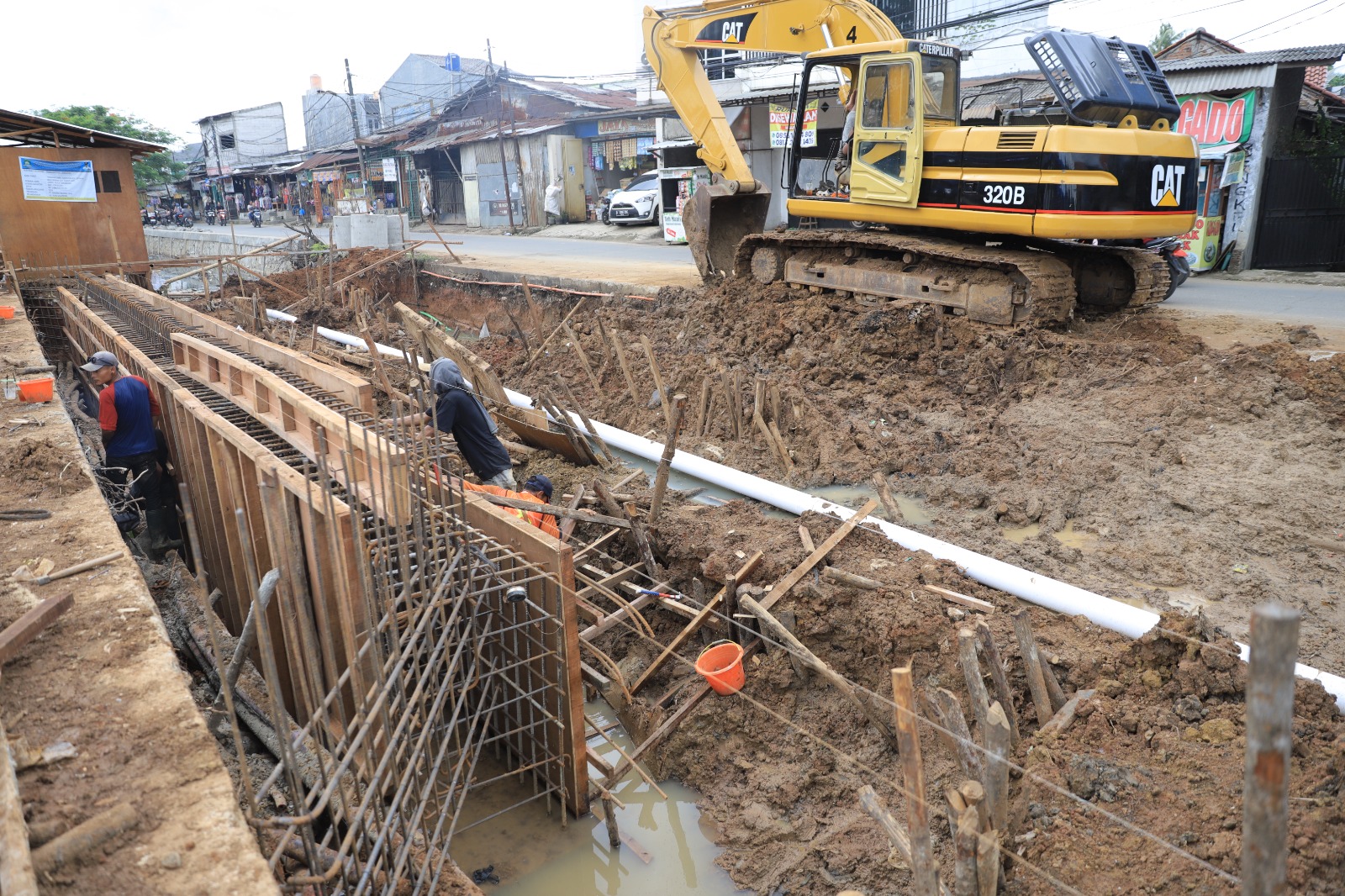 cegah-banjir-dpupr-kota-tangerang-masif-lakukan-normalisasi-kali-dan-drainase-di-tengah-permukiman