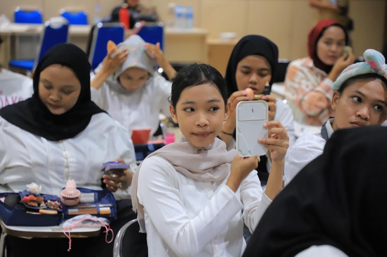 diikuti-ratusan-peserta-rumah-muda-indonesia-sukses-gelar-training-make-up-class