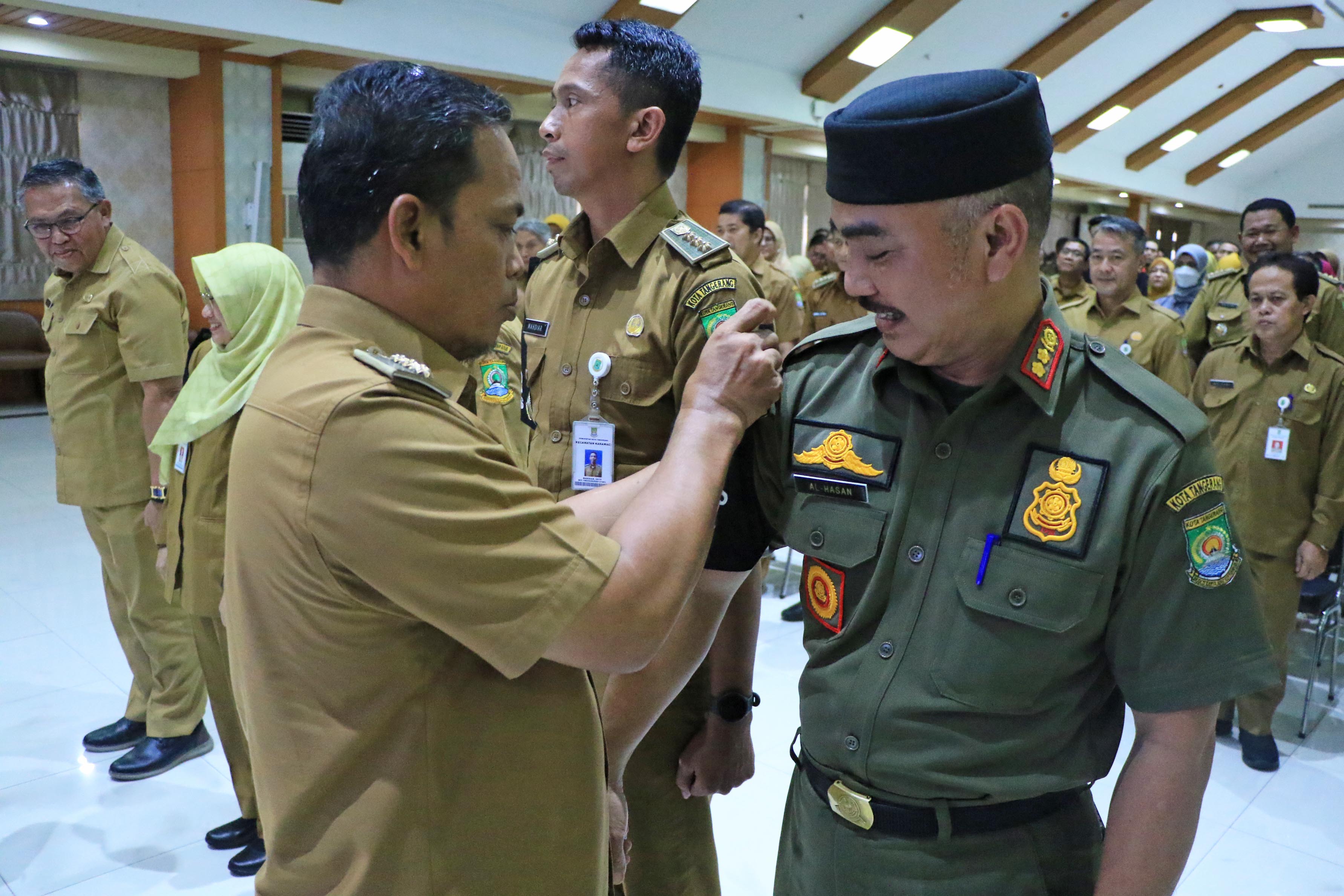 lantik-satgas-ktr-dr-nurdin-wujudkan-lingkungan-sehat-dan-nyaman-bagi-semua