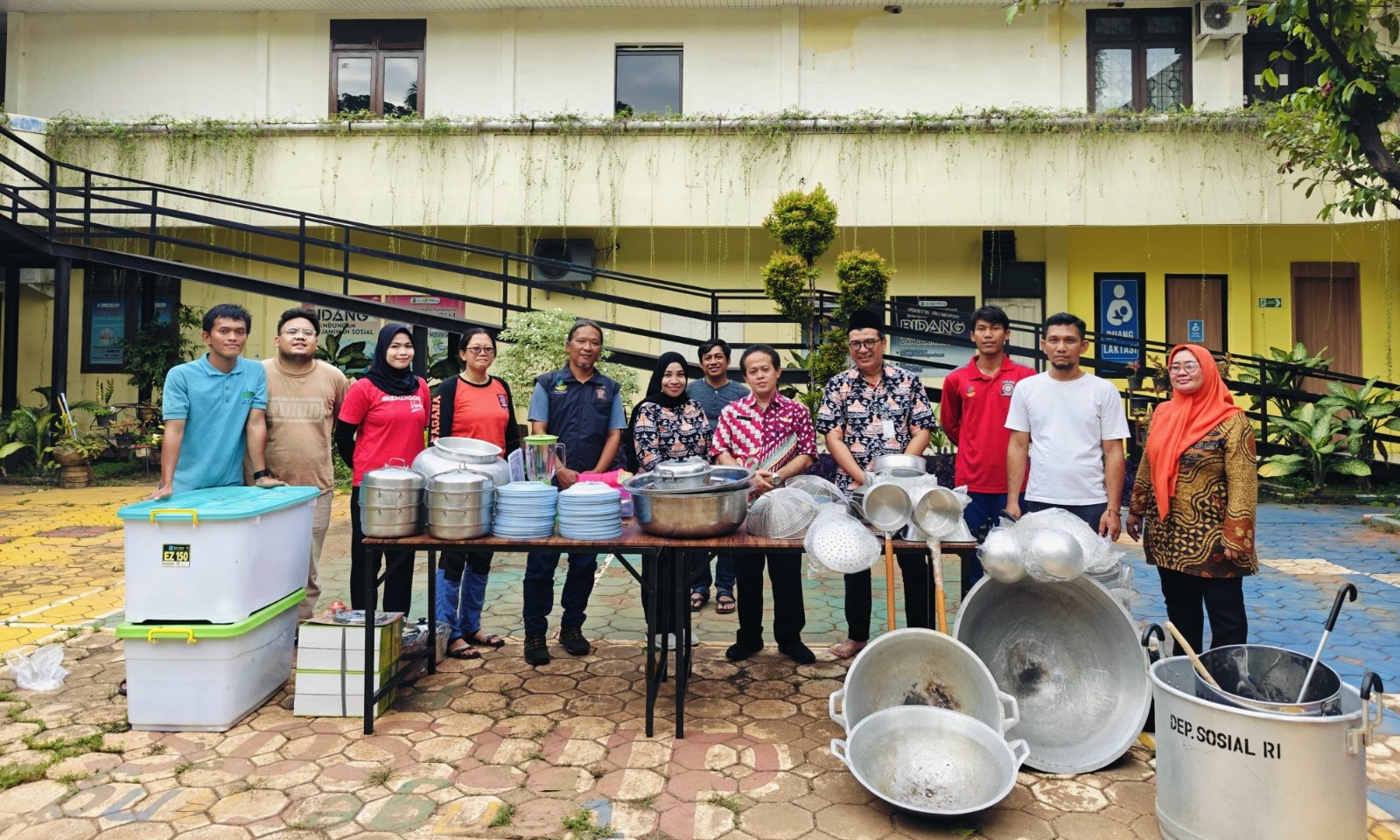 status-siaga-darurat-bencana-dinsos-kota-tangerang-dan-tagana-inventarisir-dapur-umum-hingga-stok-bantuan