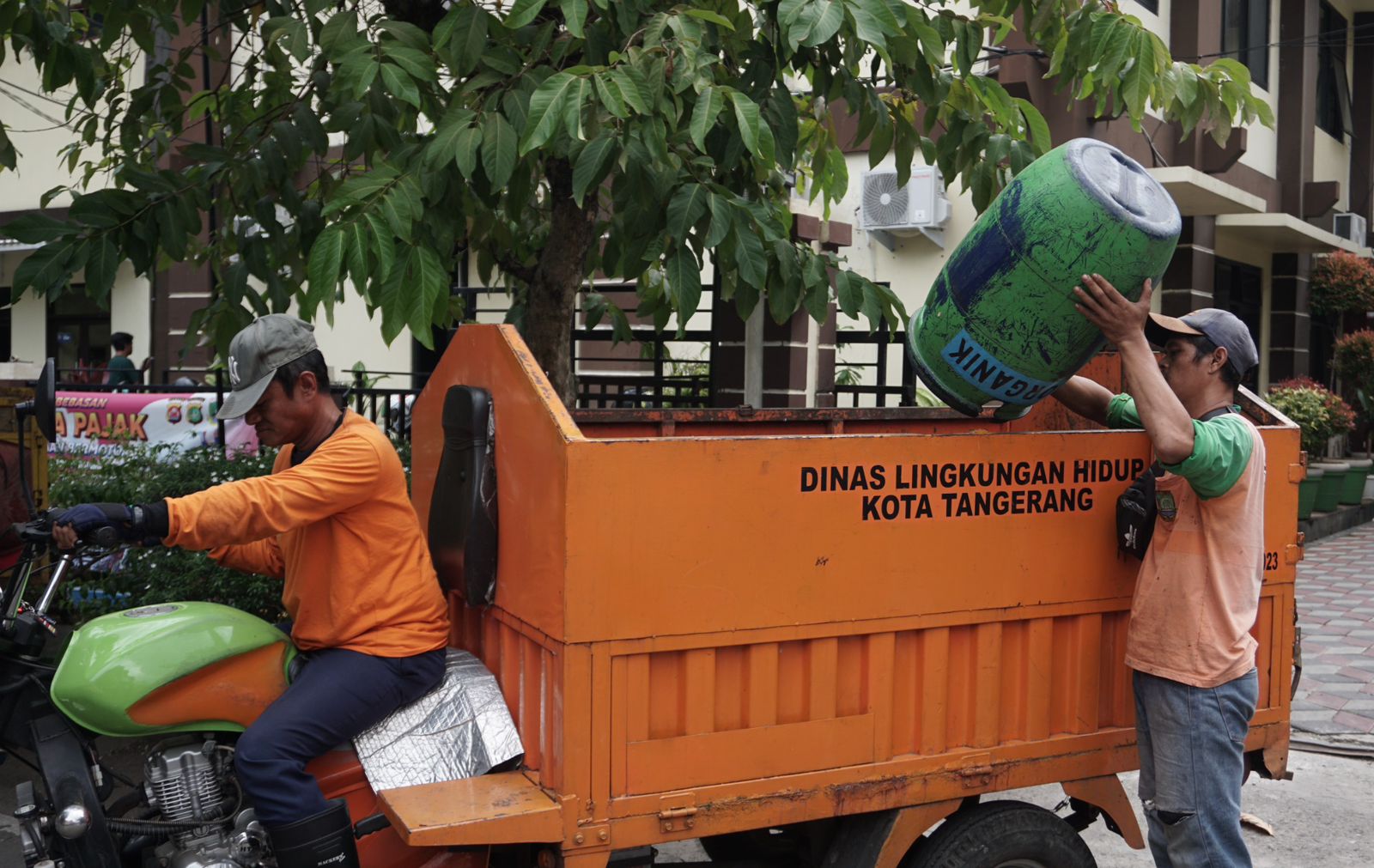 optimalisasi-layanan-pengangkutan-sampah-bentor-kebersihan-kelurahan-mulai-beroperasi-di-kota-tangerang