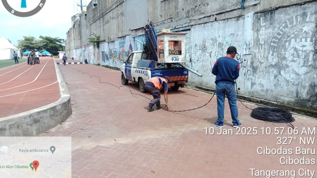 lebih-aman-dan-nyaman-pemkot-tangerang-pasang-lampu-pju-di-alun-alun-cibodas