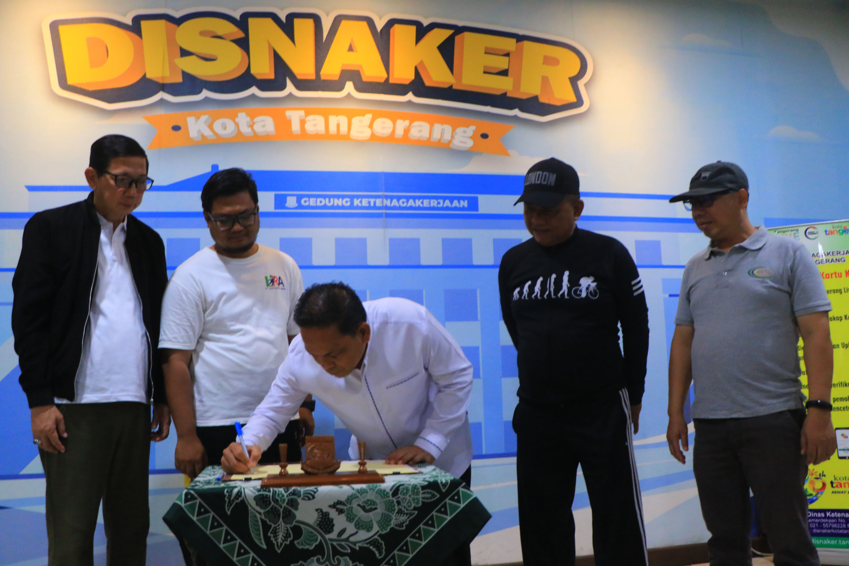 tandatangani-mou-program-ojt-dr-nurdin-pencaker-dilatih-dan-disalurkan-untuk-bekerja-di-perusahaan