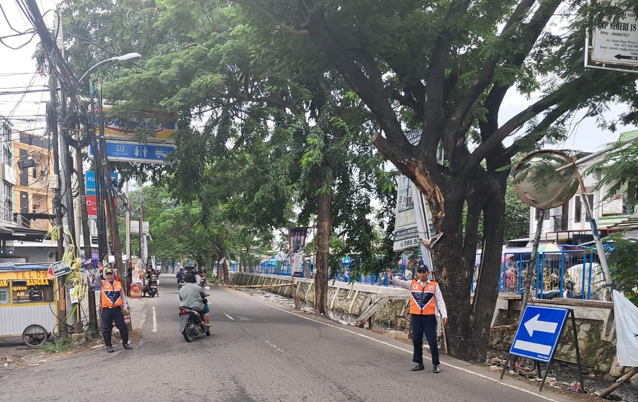 ratusan-petugas-gabungan-pemkot-tangerang-kawal-momen-libur-panjang-isra-mikraj-dan-tahun-baru-imlek