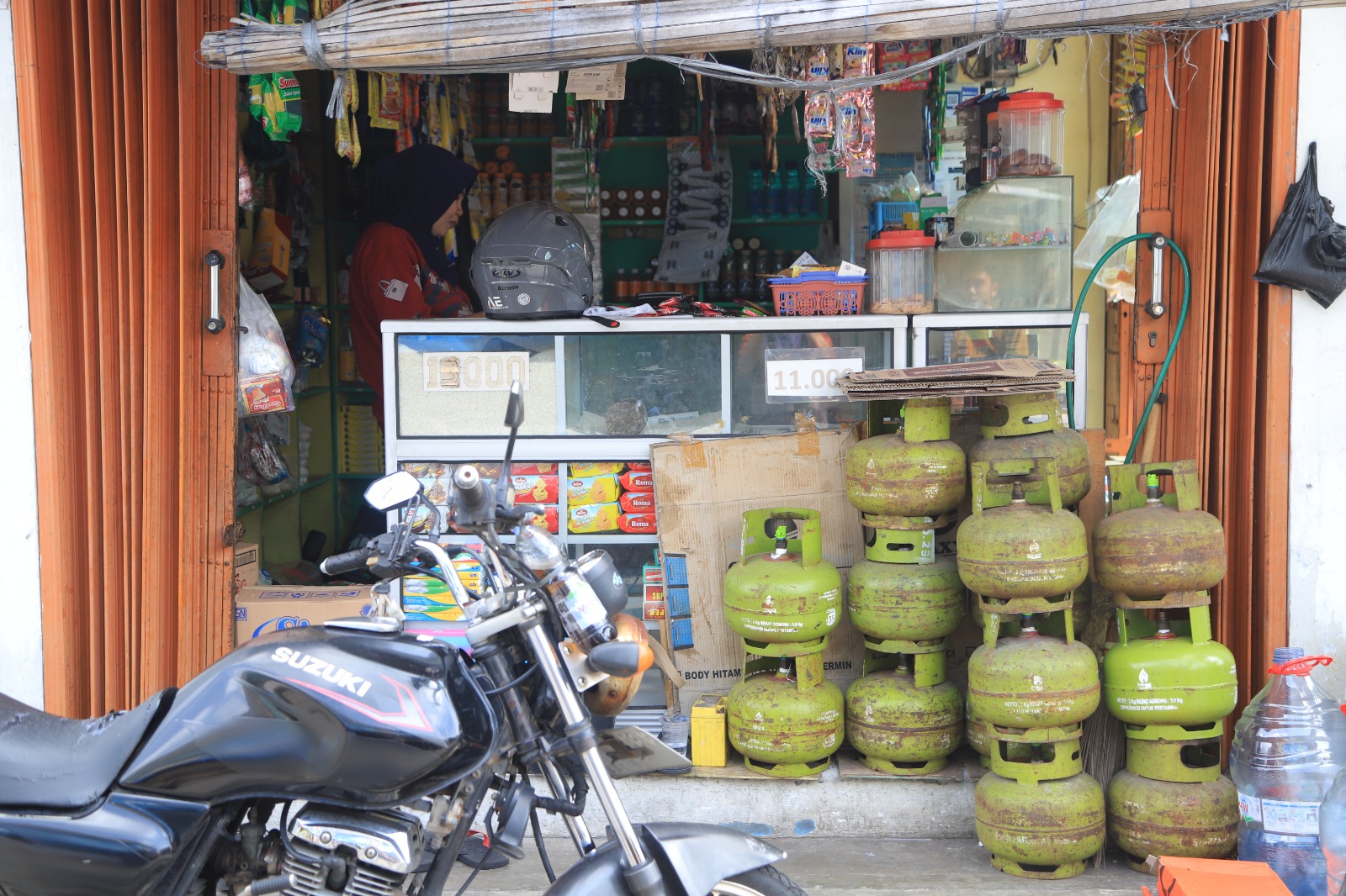 warung-di-kota-tangerang-mulai-jual-elpiji-3-kg-kembali