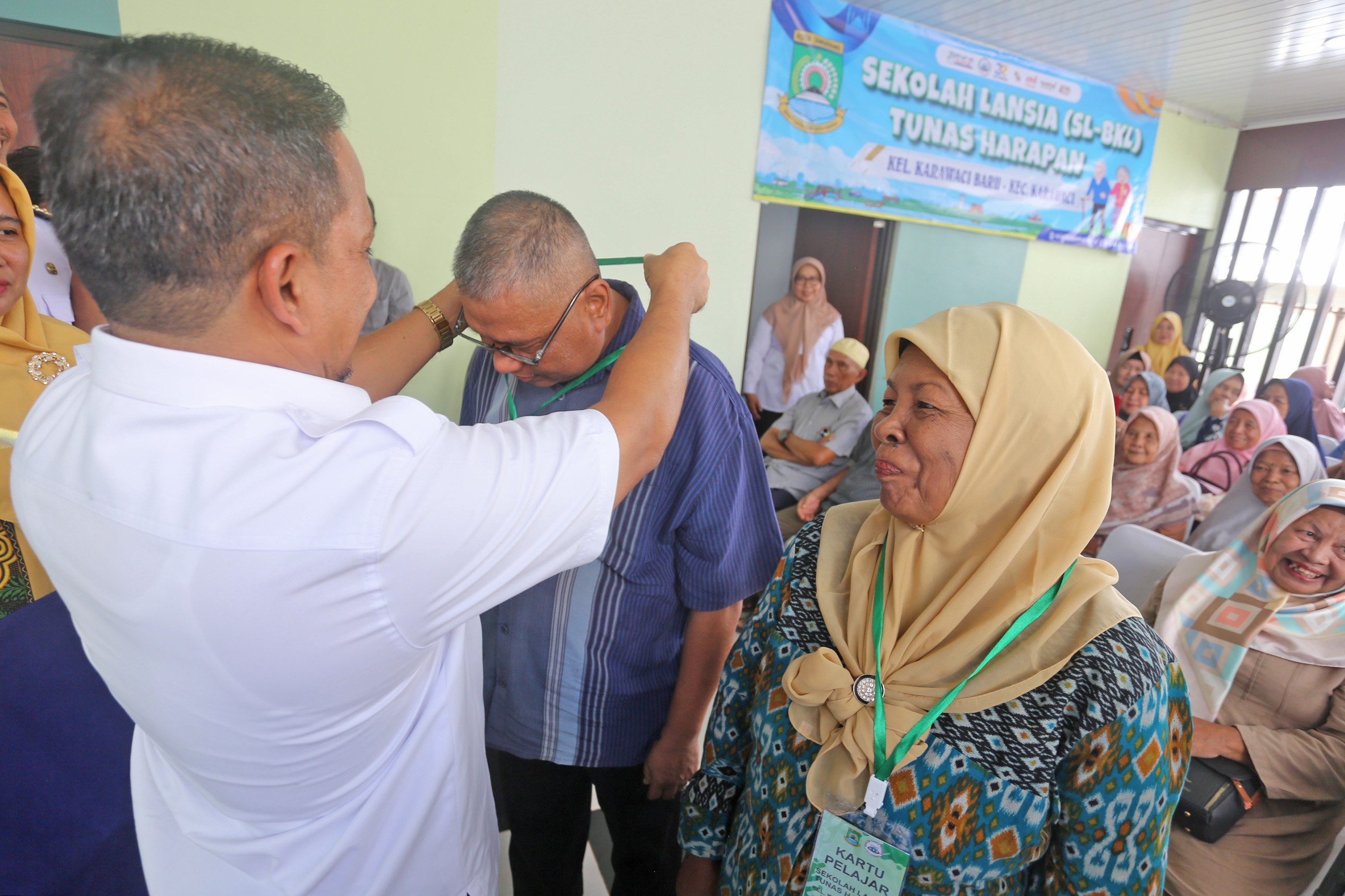 hadirkan-slbkl-di-13-kecamatan-dr-nurdin-upaya-dukung-lansia-sehat-mandiri-dan-berdaya-guna