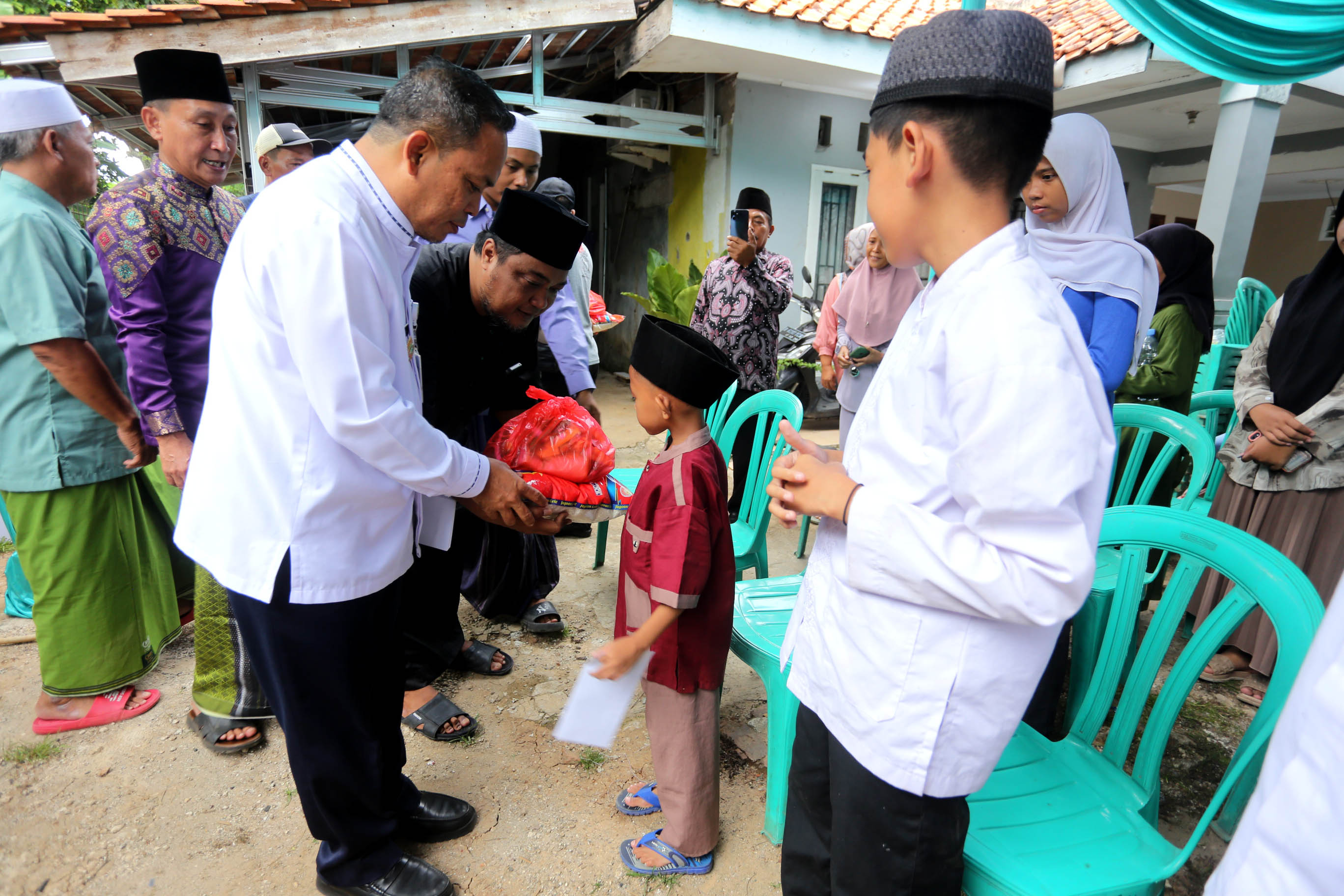 jumat-berbagi-dr-nurdin-semangati-anak-yatim-untuk-terus-raih-mimpi