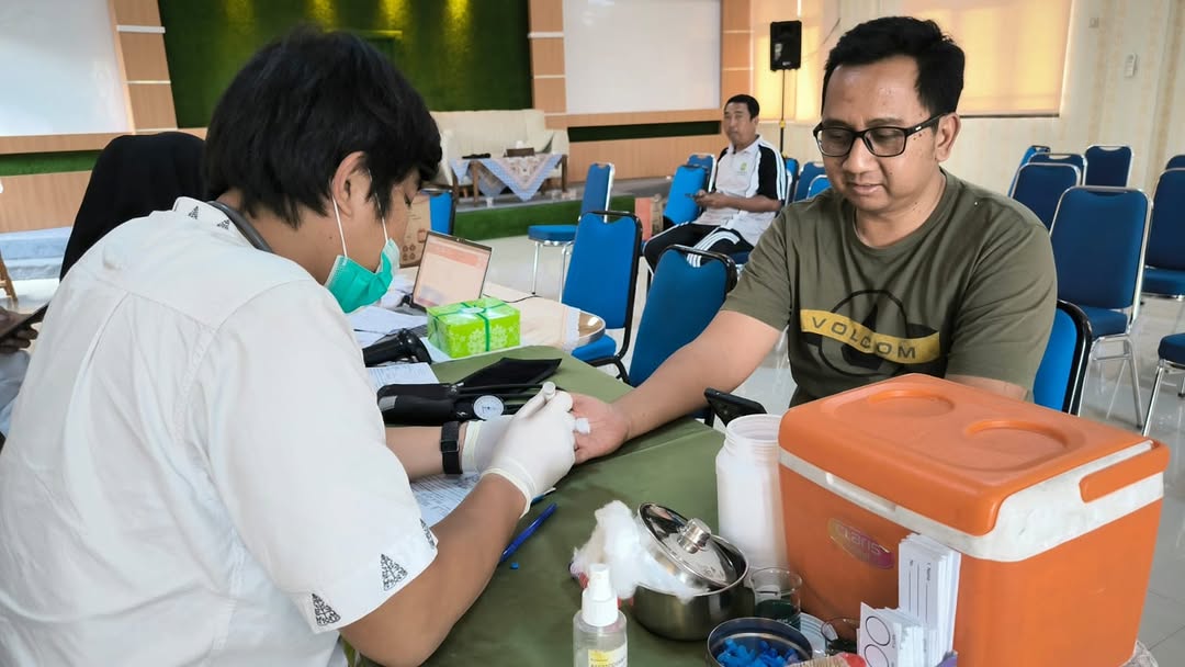 sambut-hut-ke-32-kota-tangerang-pegawai-kecamatan-cibodas-gelar-donor-darah