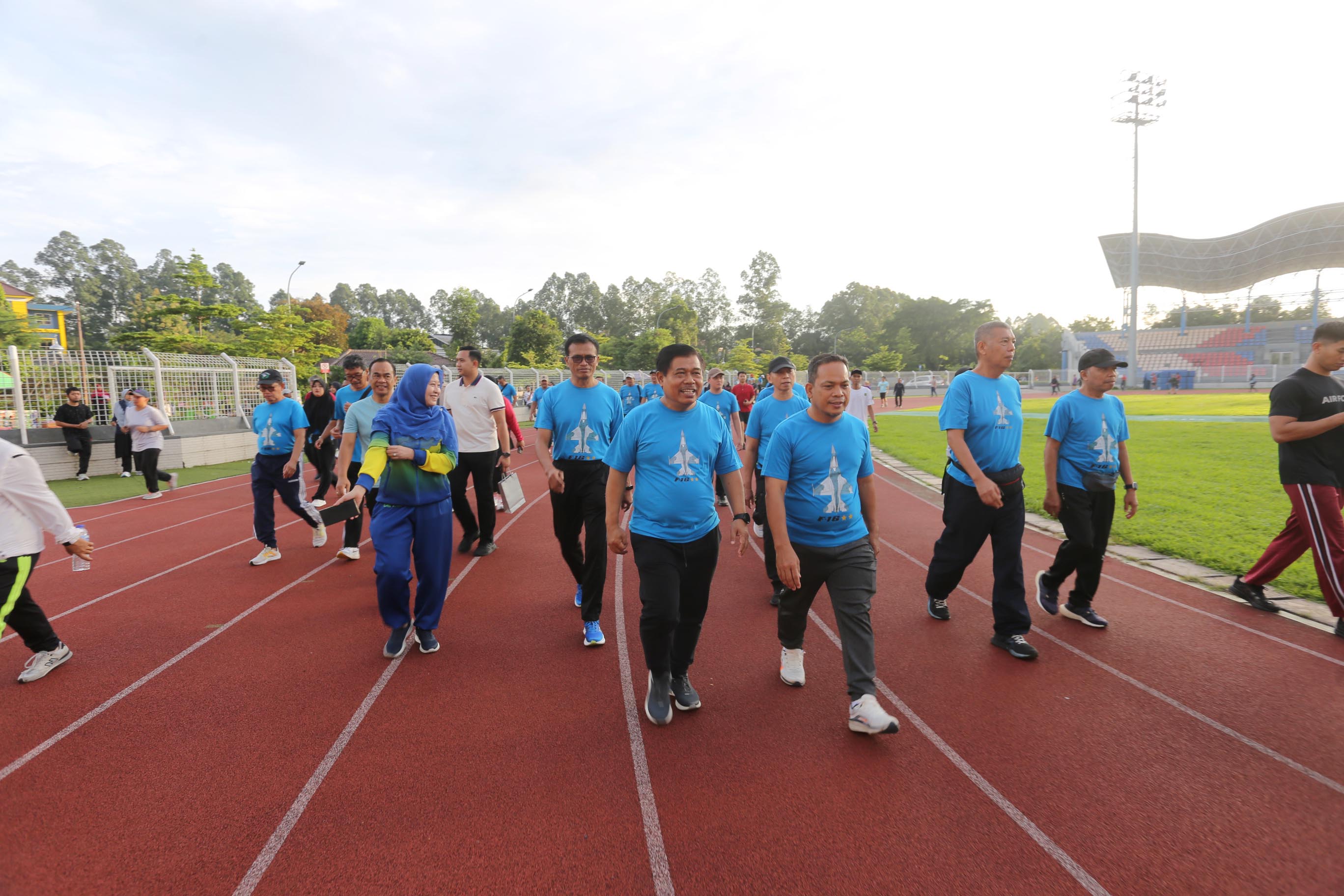 olahraga-pagi-di-stadion-benteng-reborn-dr-nurdin-ajak-masyarakat-budayakan-hidup-sehat