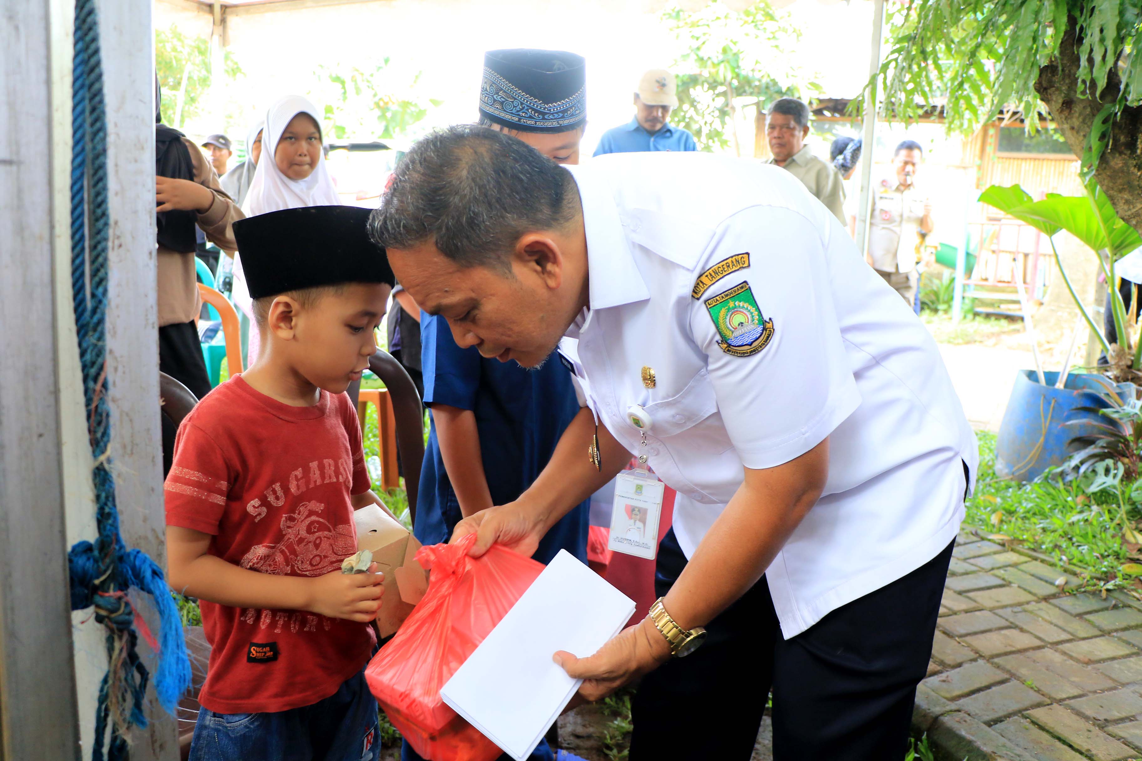 santuni-anak-yatim-di-tepi-cisadane-dr-nurdin-terus-bangun-kepedulian-sosial-dan-lingkungan