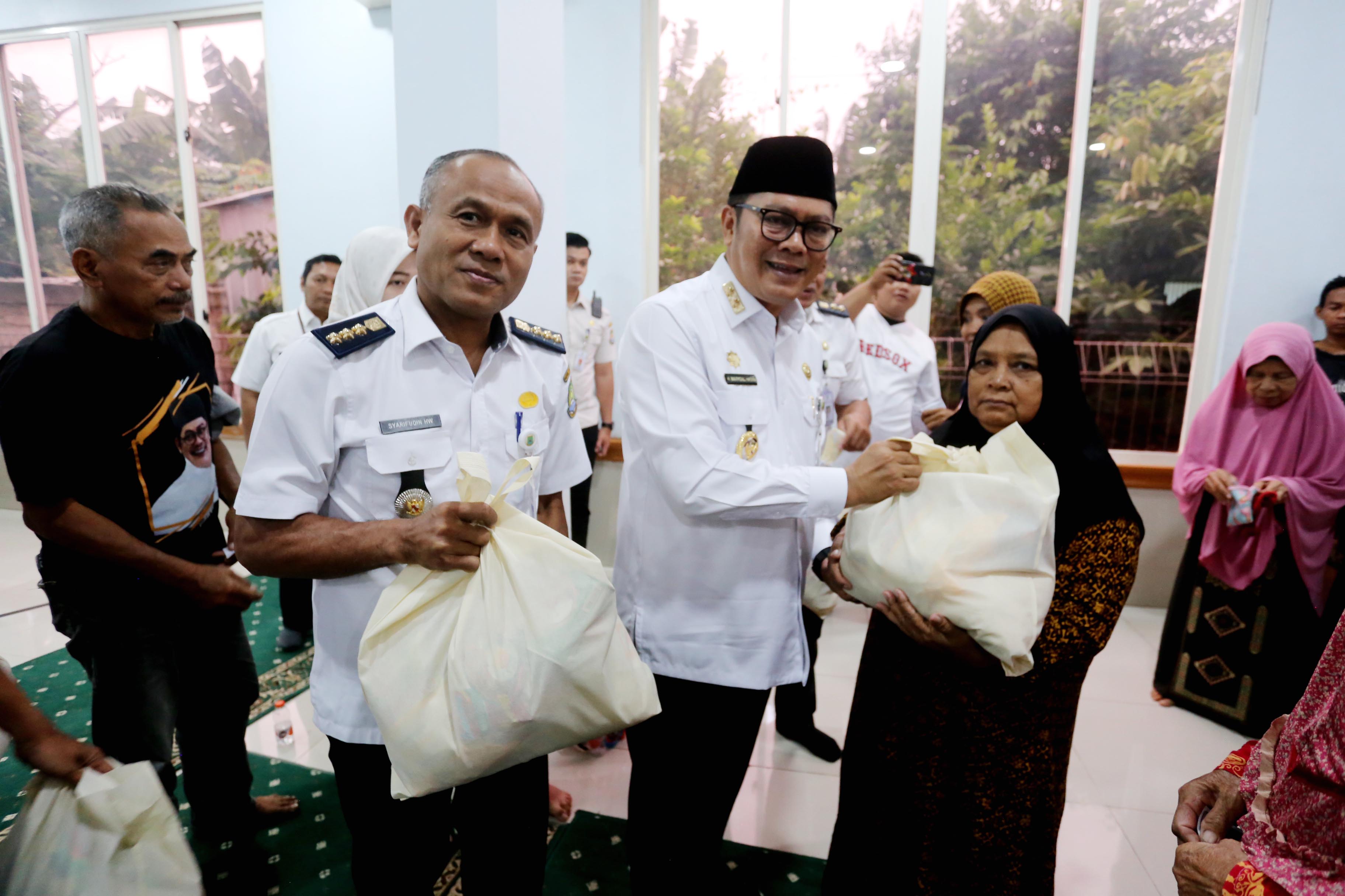 5-472-paket-tangerang-bersedekah-disalurkan-maryono-semoga-berkah-dan-menginspirasi-warga-untuk-berbagi