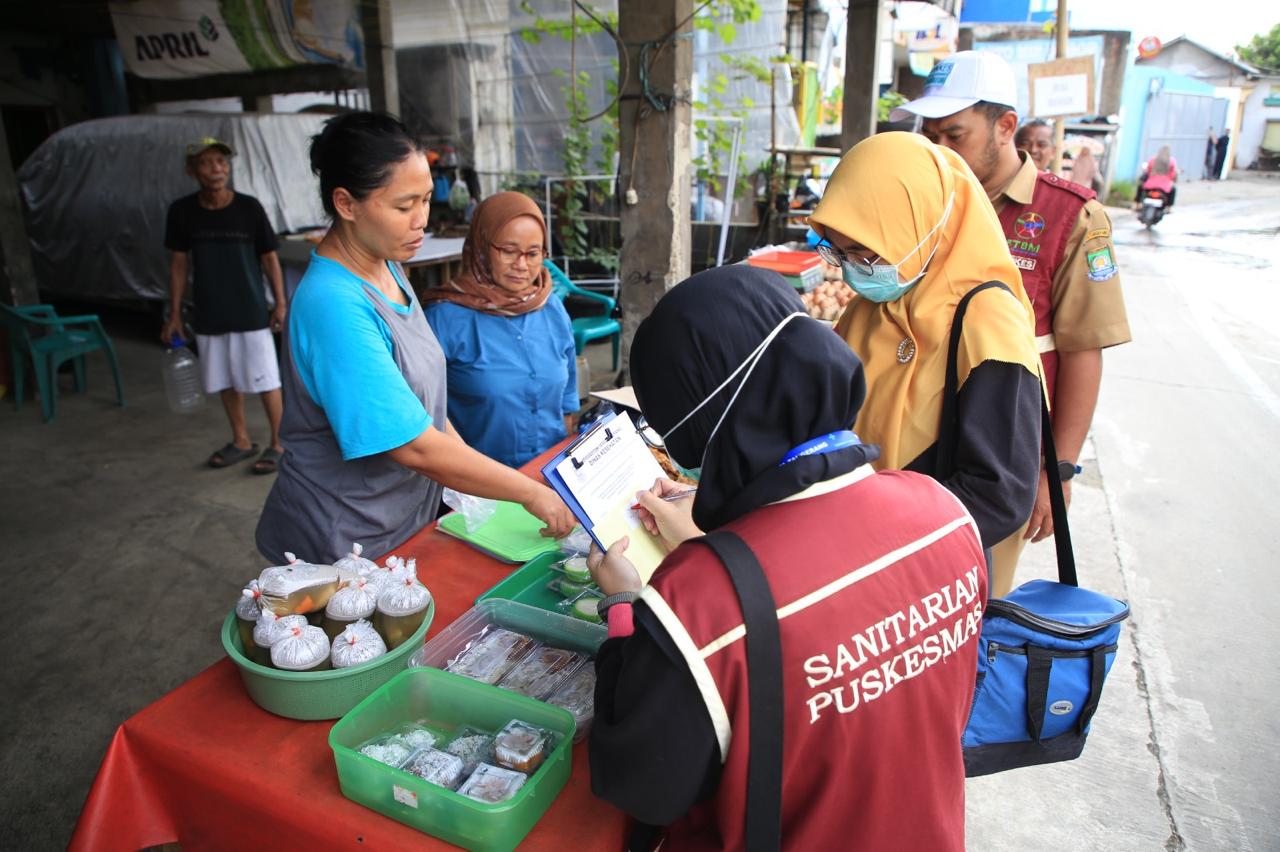 dinkes-kota-tangerang-sidak-keamanan-takjil-warga-diimbau-lebih-selektif-pilih-makanan