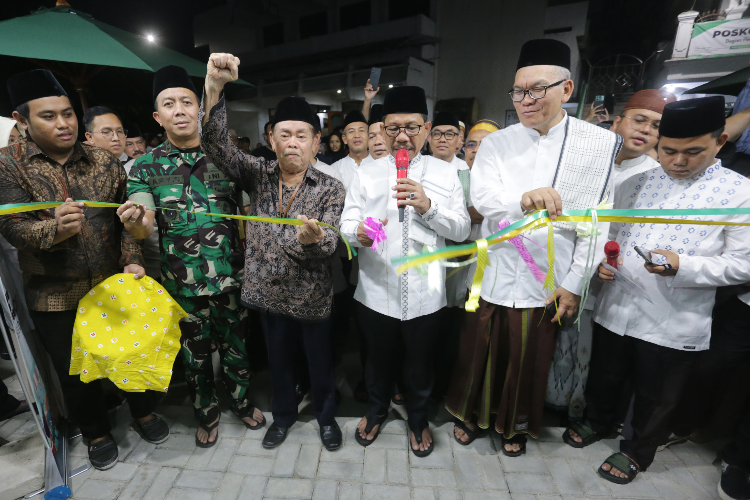 resmikan-pusat-kuliner-halal-di-lingkungan-masjid-sachrudin-wujud-nyata-peran-masjid-sebagai-pusat-perekonomian-masyarakat