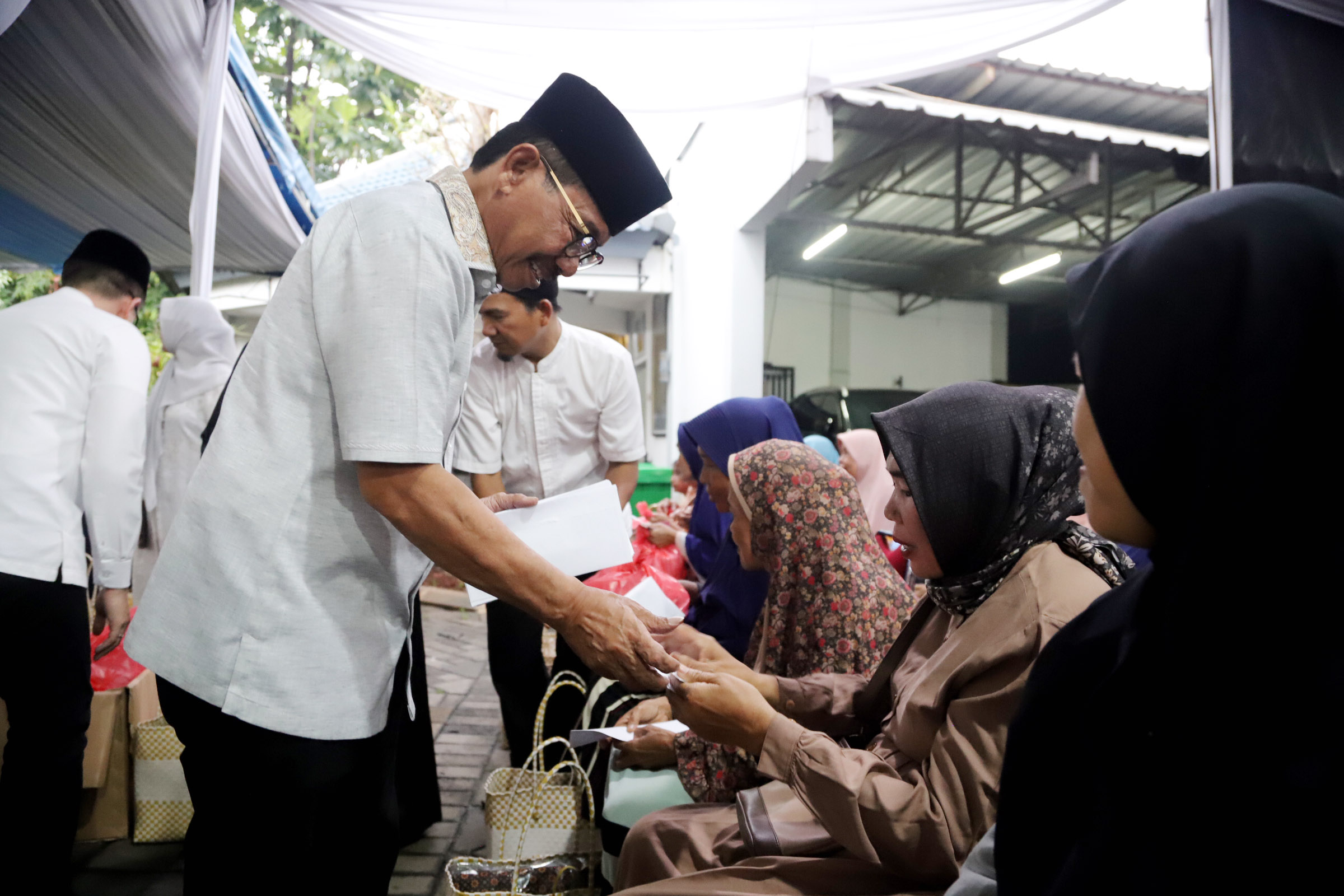 sachrudin-dan-maryono-kompak-berbagi-santunan-kepada-janda-dan-anak-yatim