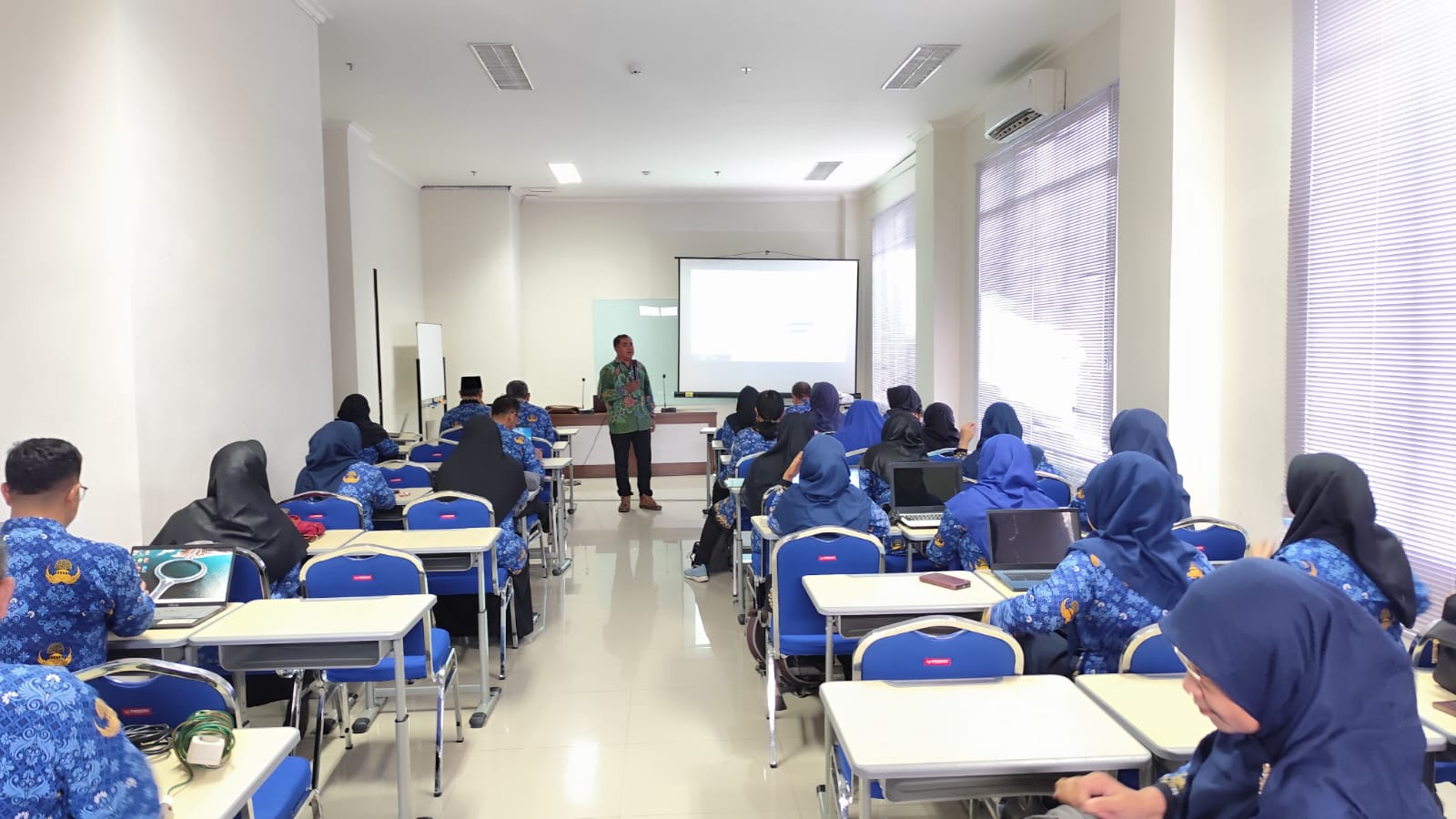 cetak-tenaga-pendidik-berkualitas-pemkot-tangerang-gelar-pelatihan-penggunaan-artificial-intelligence