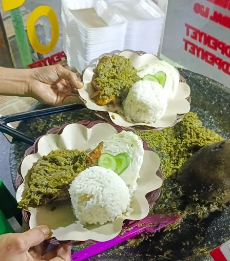 IMG-lezatnya-ayam-penyet-sambal-ijo-kang-kemed-viral-di-kota-tangerang