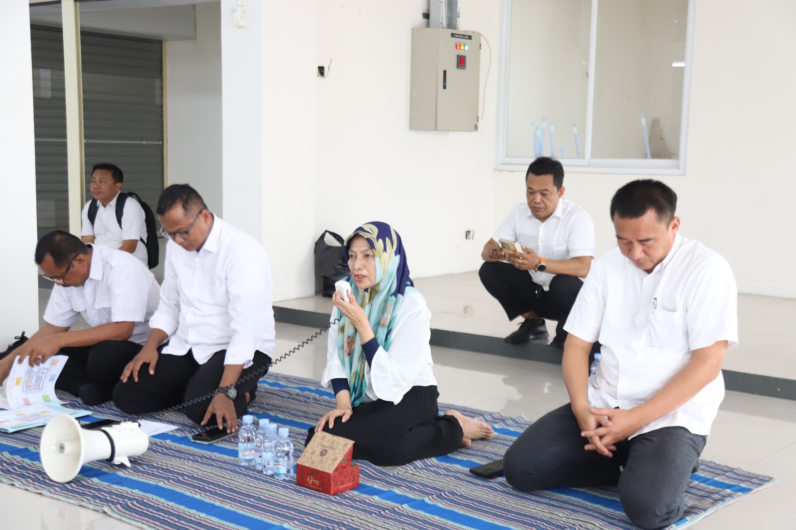 usai-tinjau-lapak-pedagang-mulai-bersiap-pindah-ke-gedung-baru-pasar-anyar-tangerang