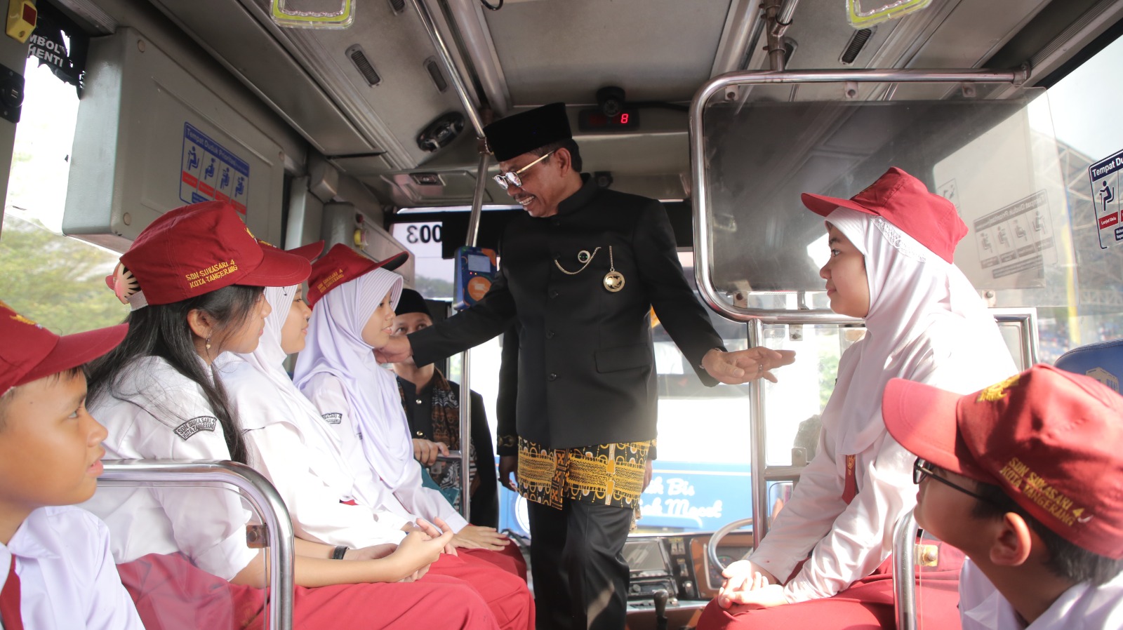 pelajar-akui-terbantu-dengan-angkutan-umum-gratis-bukti-konkret-gampang-sekolah-di-kota-tangerang