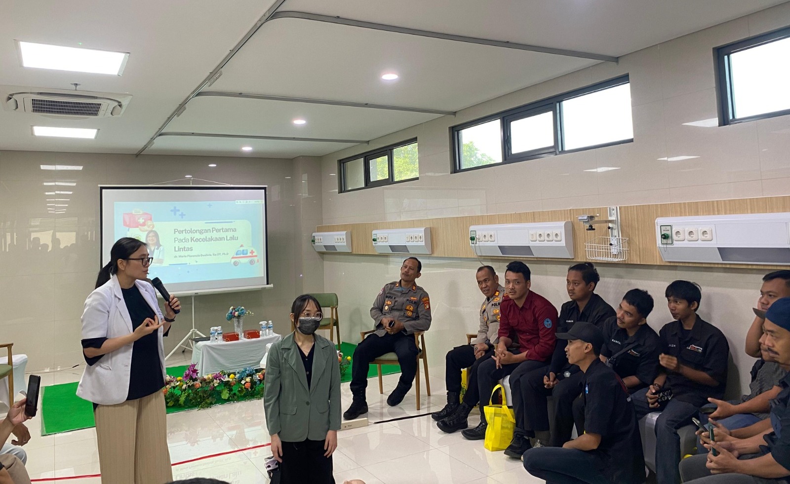 sasar-puluhan-driver-ojek-online-rs-hermina-ciledug-kota-tangerang-gelar-penanganan-pertama-kecelakaan
