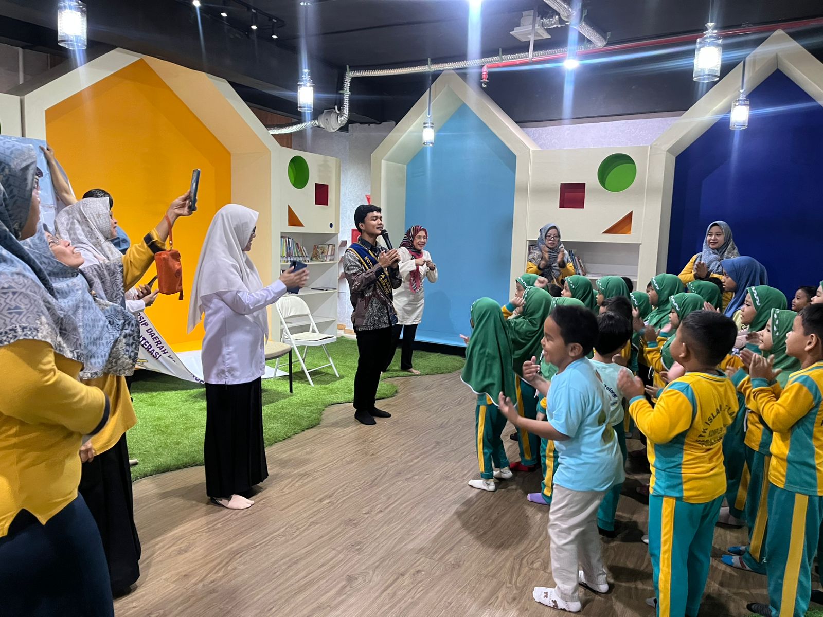 bangun-imajinasi-dan-kreativitas-pelajar-ikuti-keseruan-story-telling-di-perpustakaan-kota-tangerang