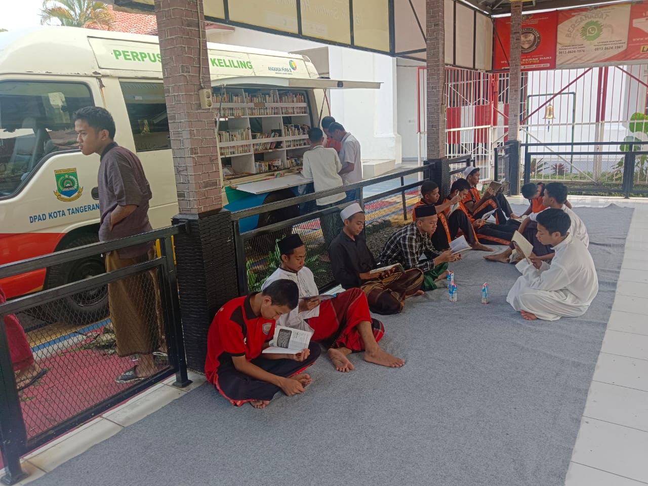 komitmen-perkuat-literasi-perpustakaan-keliling-kota-tangerang-kunjungi-lapas-anak