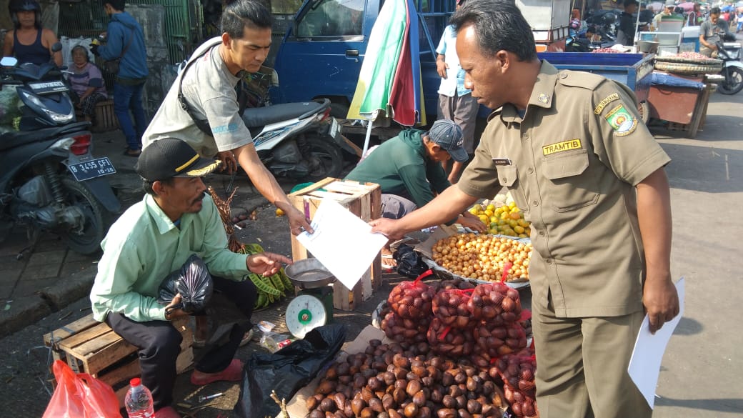 pemkot-tangerang-lakukan-sosialisasi-persuasif-ajak-pedagang-pasar-anyar-berjualan-dengan-tertib