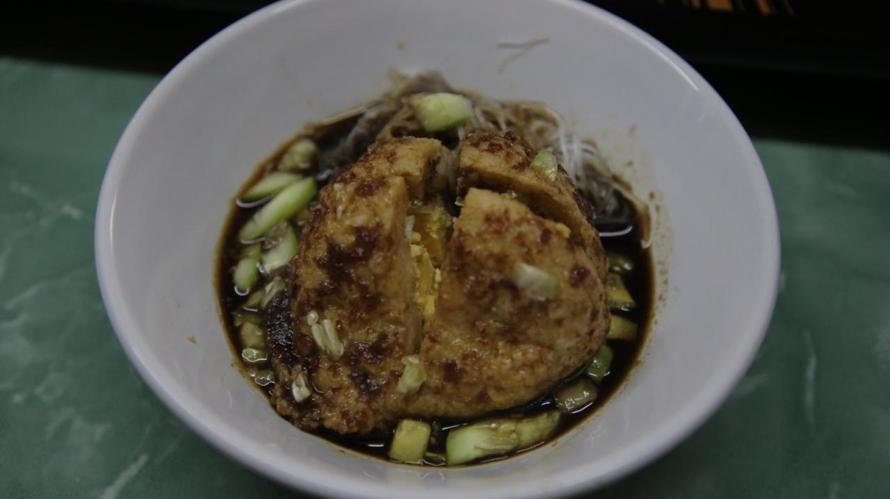 IMG-pempek-mang-dollah-sensasi-khas-palembang-di-tengah-kota-tangerang