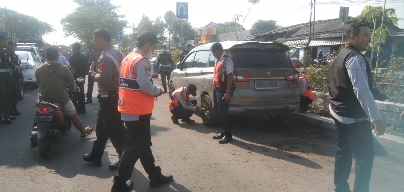 pemkot-tangerang-gencarkan-penertiban-parkir-liar-di-sepanjang-jalan-irigasi-sipon