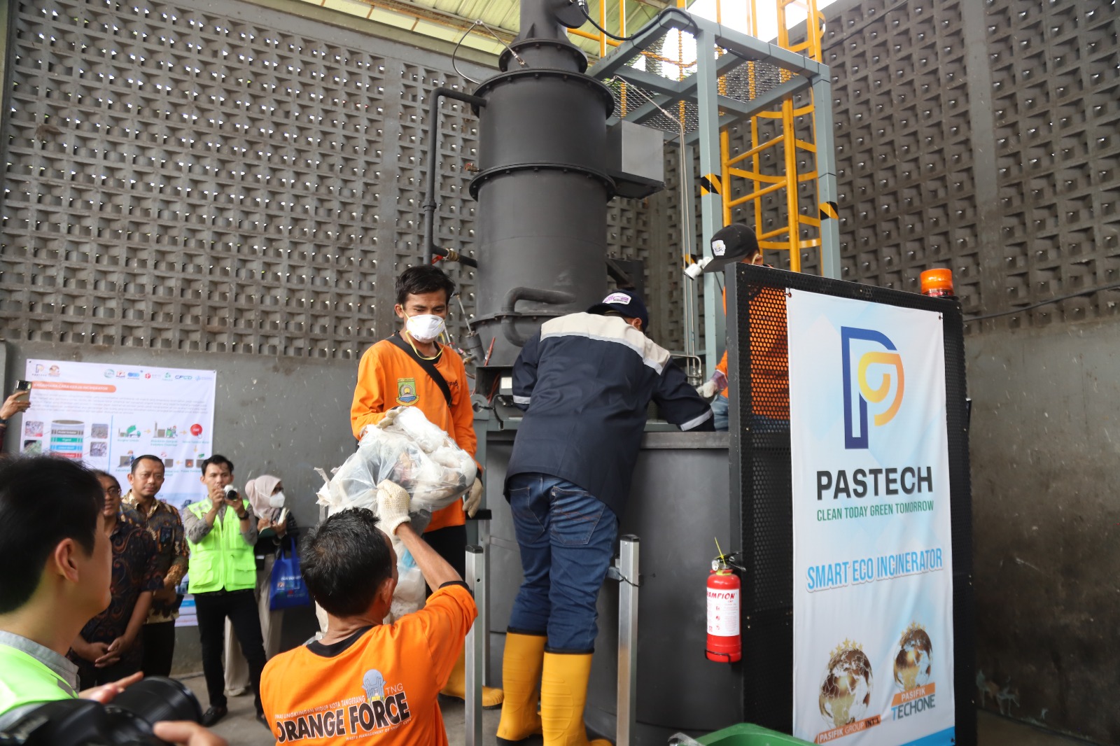 incinerator-di-tps3r-mutiara-bangsa-cipondoh-diuji-warga-tunjukkan-dukungan