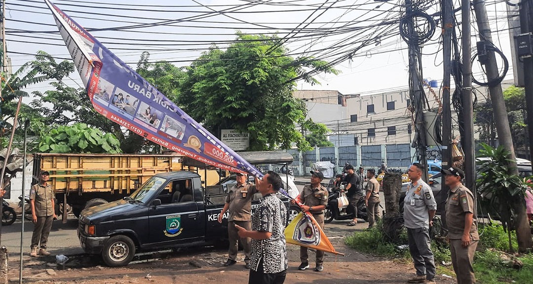 tertibkan-estetika-kota-trantib-kecamatan-larangan-gelar-operasi-penertiban-spanduk-liar