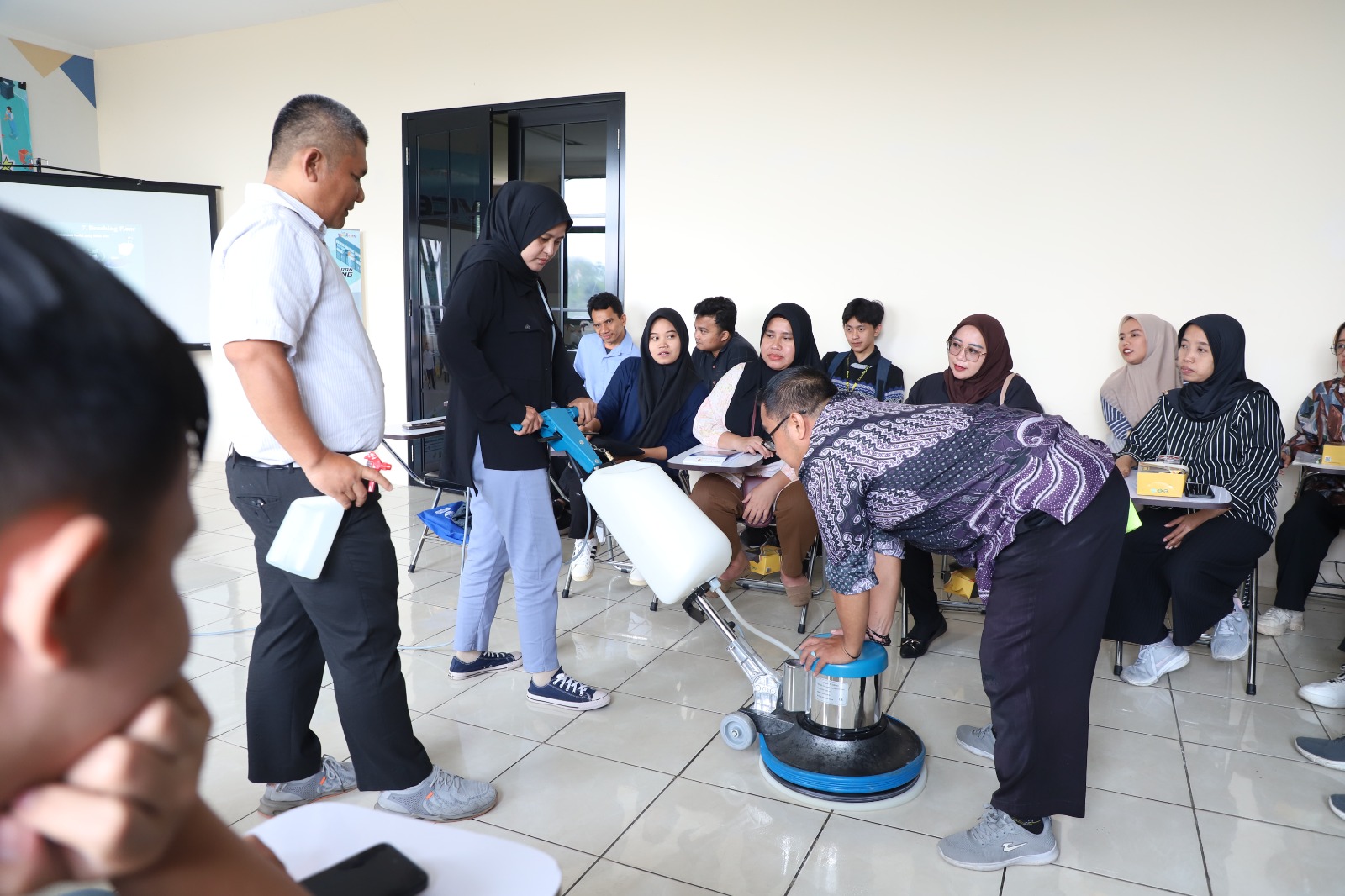 disnaker-kota-tangerang-latih-30-peserta-cleaning-service-siap-penuhi-kebutuhan-tenaga-kerja-profesional