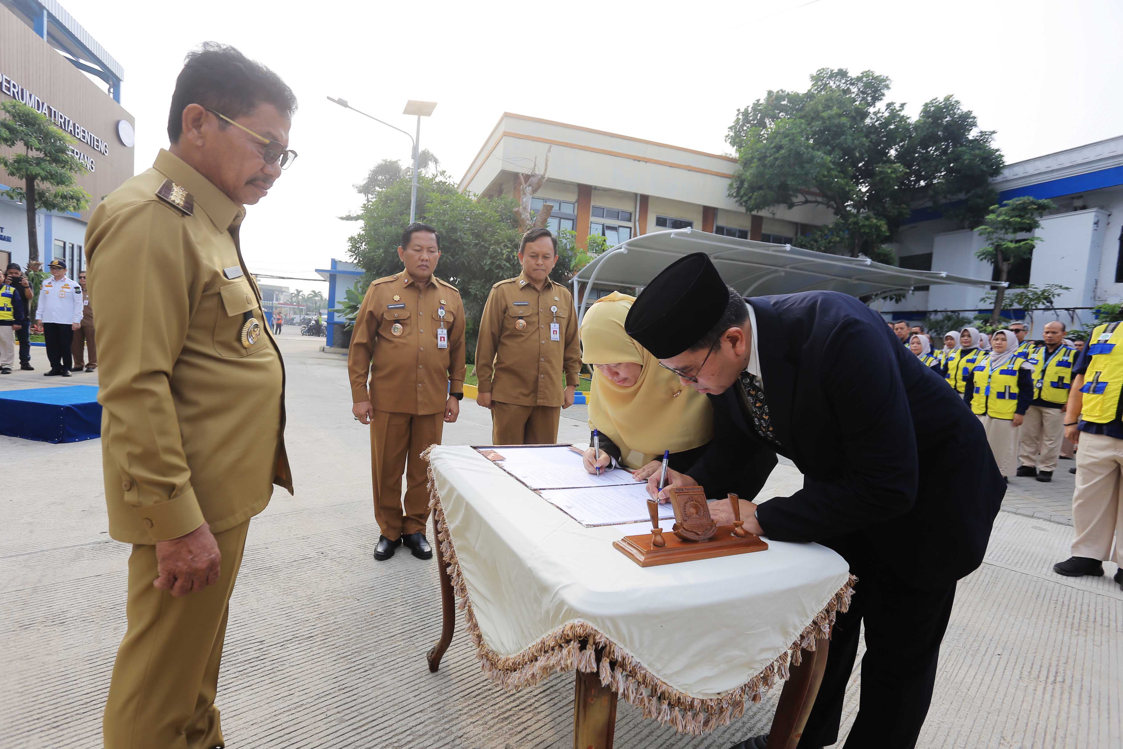lantik-dirum-pdam-sachrudin-perkuat-bumd-sebagai-pilar-layanan-dan-ekonomi
