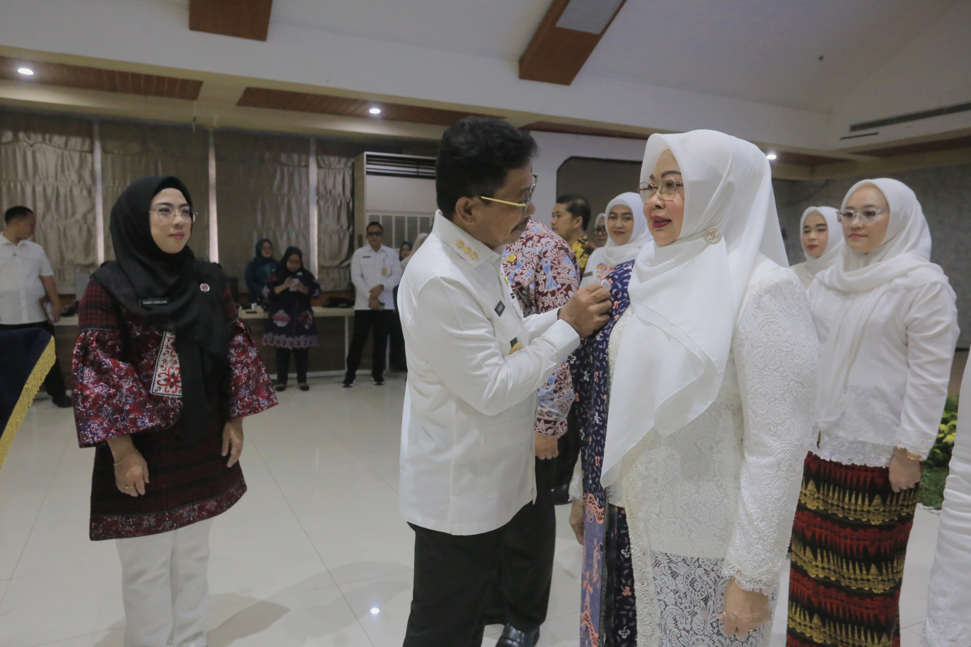 pengurus-dekranasda-dan-bunda-paud-dilantik-sachrudin-tegaskan-penguatan-sdm-dan-ekonomi-kreatif