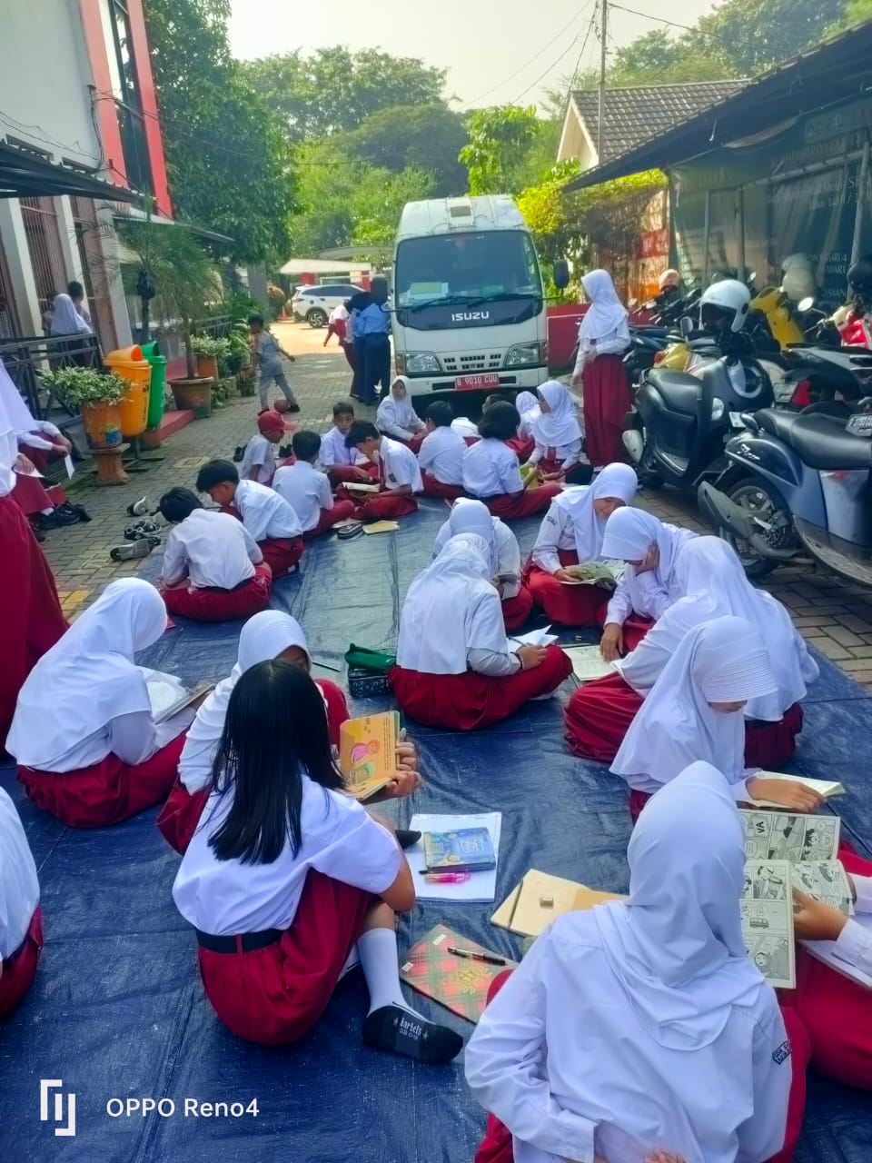 perpustakaan-keliling-jadi-akses-literasi-dan-kreativitas-anak-anak-kota-tangerang