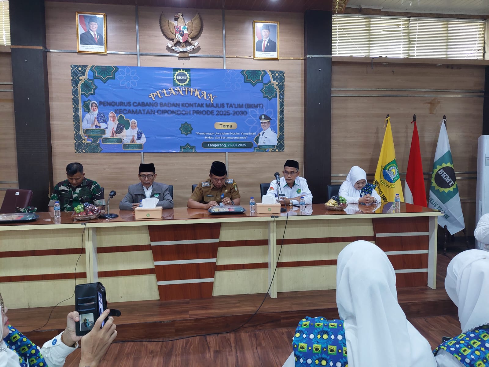 memperkuat-peran-strategis-dalam-pembangunan-umat-kecamatan-cipondoh-lantik-pengurus-cabang-badan-kontak-majelis-taklim