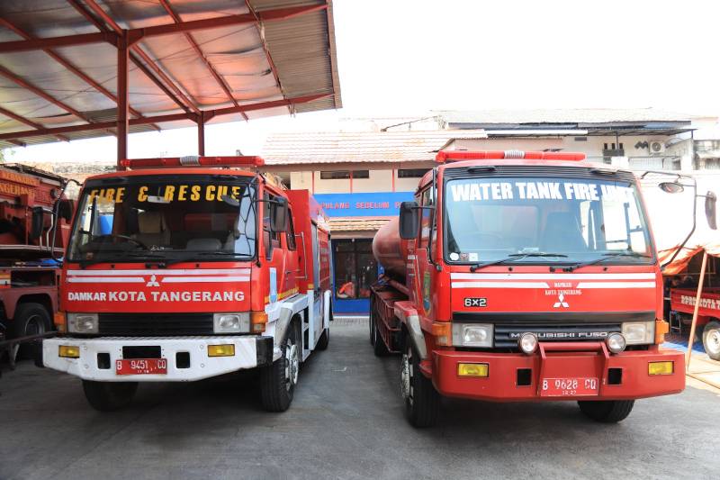 bpbd-kota-tangerang-gerak-cepat-padamkan-kebakaran-akibat-pembakaran-sampah-di-cipete