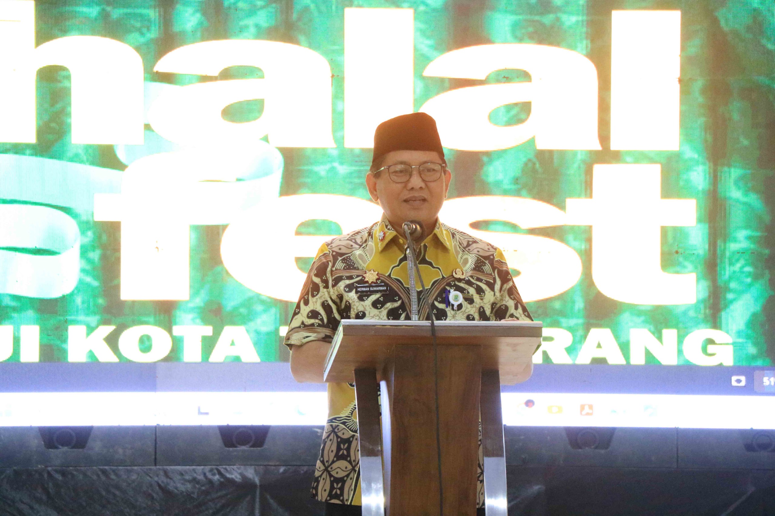 sekda-buka-halal-fest-di-milad-ke-50-mui-wujud-bangun-kota-dengan-kolaborasi-antar-umat