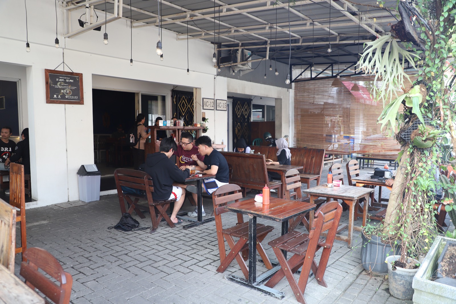 hoque-s-kitchen-comfort-zone-warga-kota-tangerang