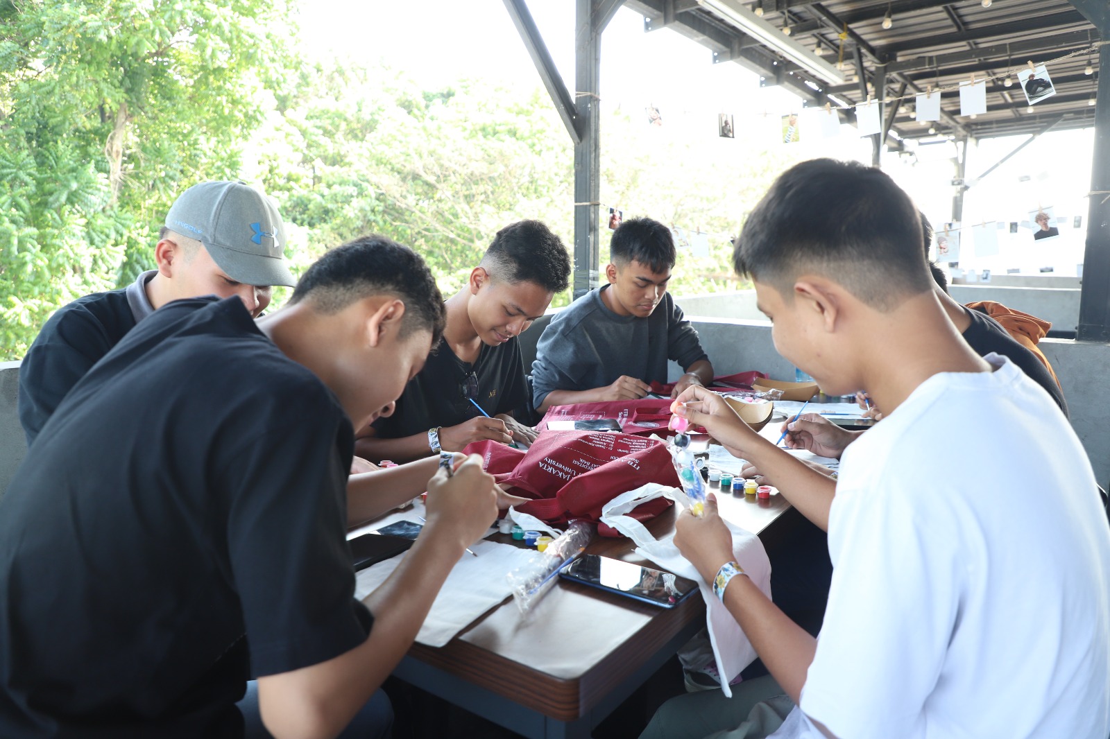 membuka-ruang-refleksi-mahasiswa-institut-teknologi-ahmad-dahlan-gelar-art-exhibition-lensa-masa