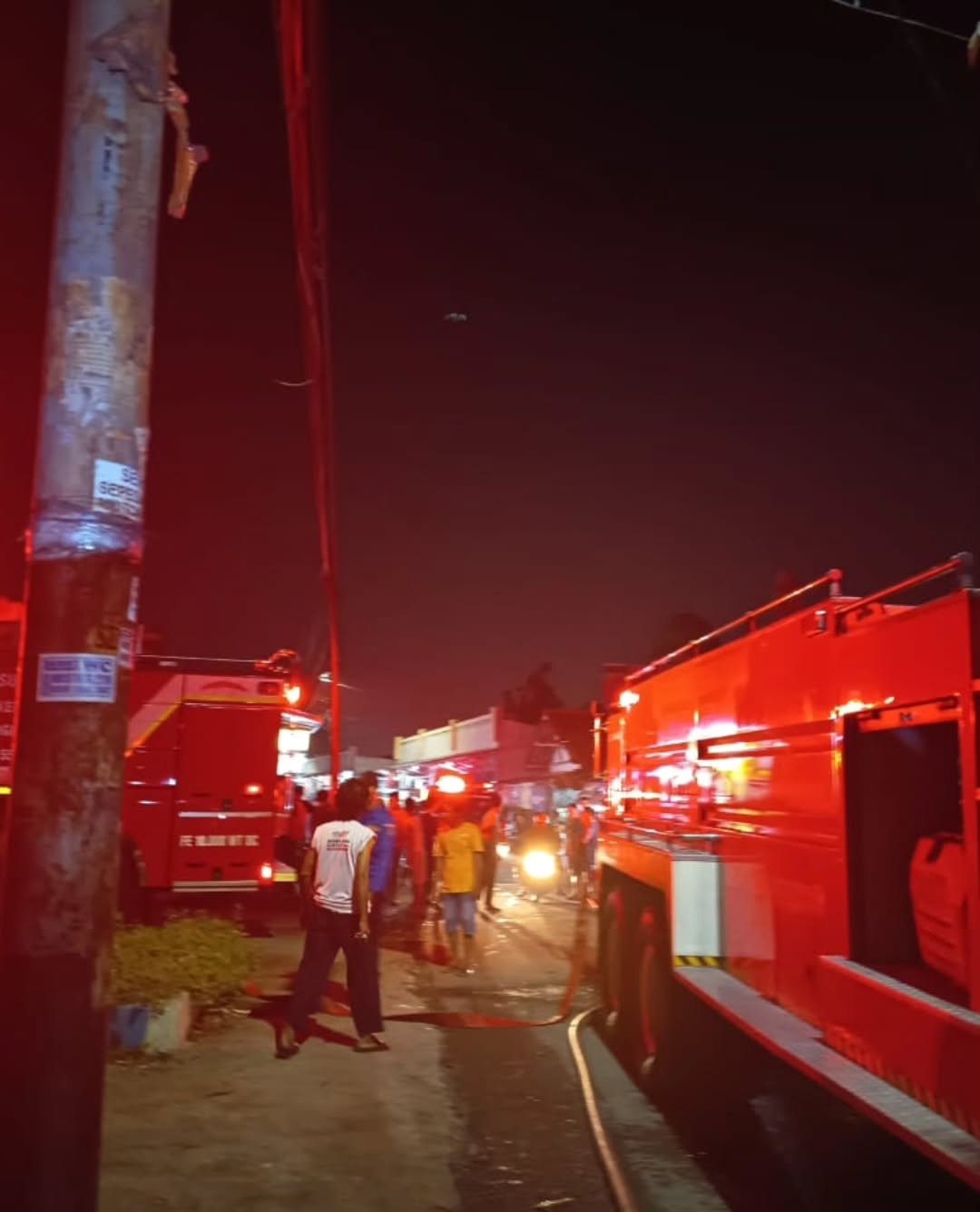 bpbd-kota-tangerang-respons-cepat-tangani-kebakaran-di-batujaya-32-personel-dan-8-unit-mobil-pemadam-dikerahkan