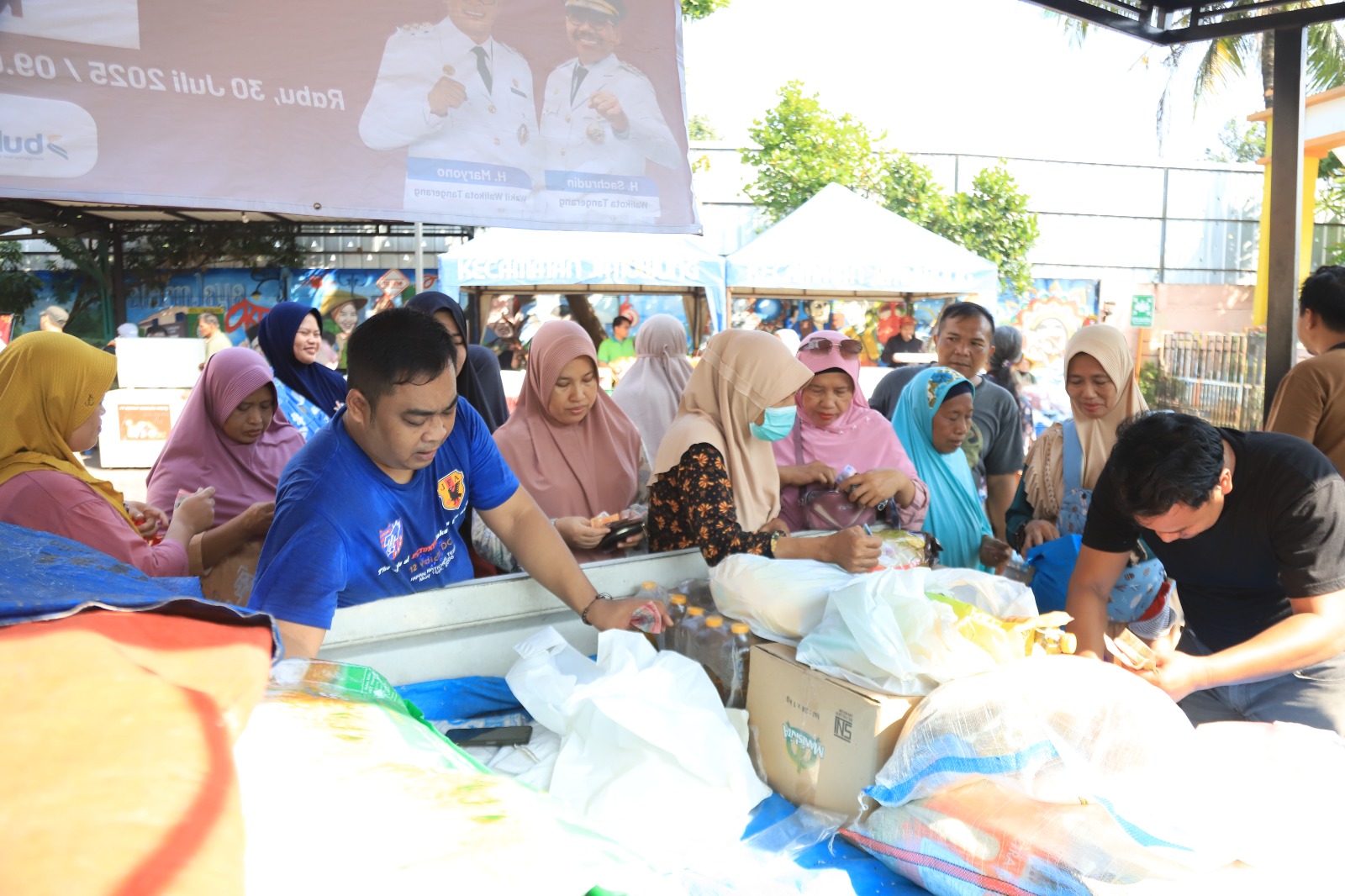antusiasme-tinggi-gerakan-pangan-murah-kota-tangerang-di-hari-pertama-ludes-diborong-warga