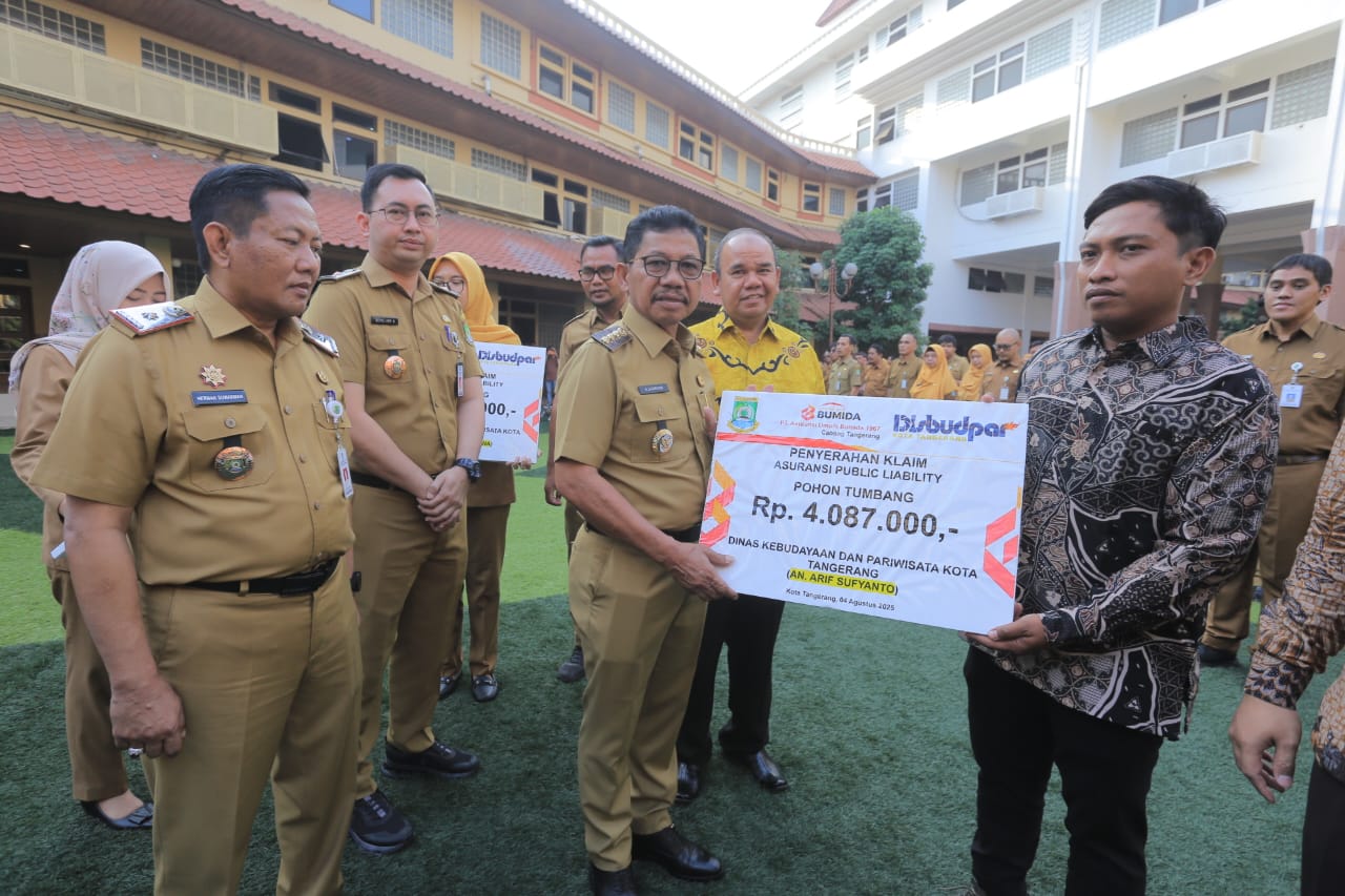 pemkot-tangerang-salurkan-klaim-asuransi-korban-pohon-tumbang-penerima-ucapkan-terima-kasih