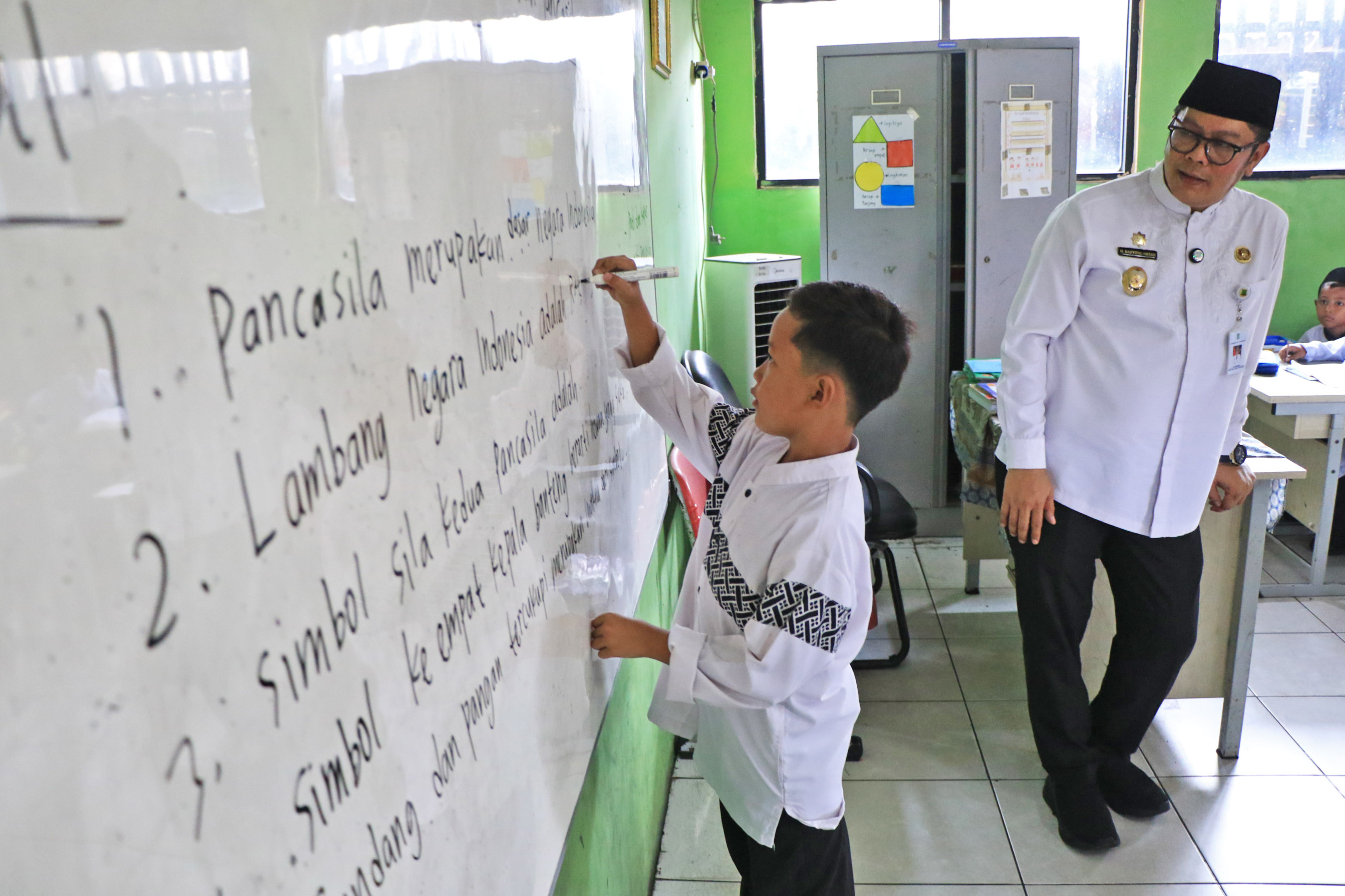 IMG-maryono-sambangi-sekolah-tanamkan-jiwa-nasionalisme