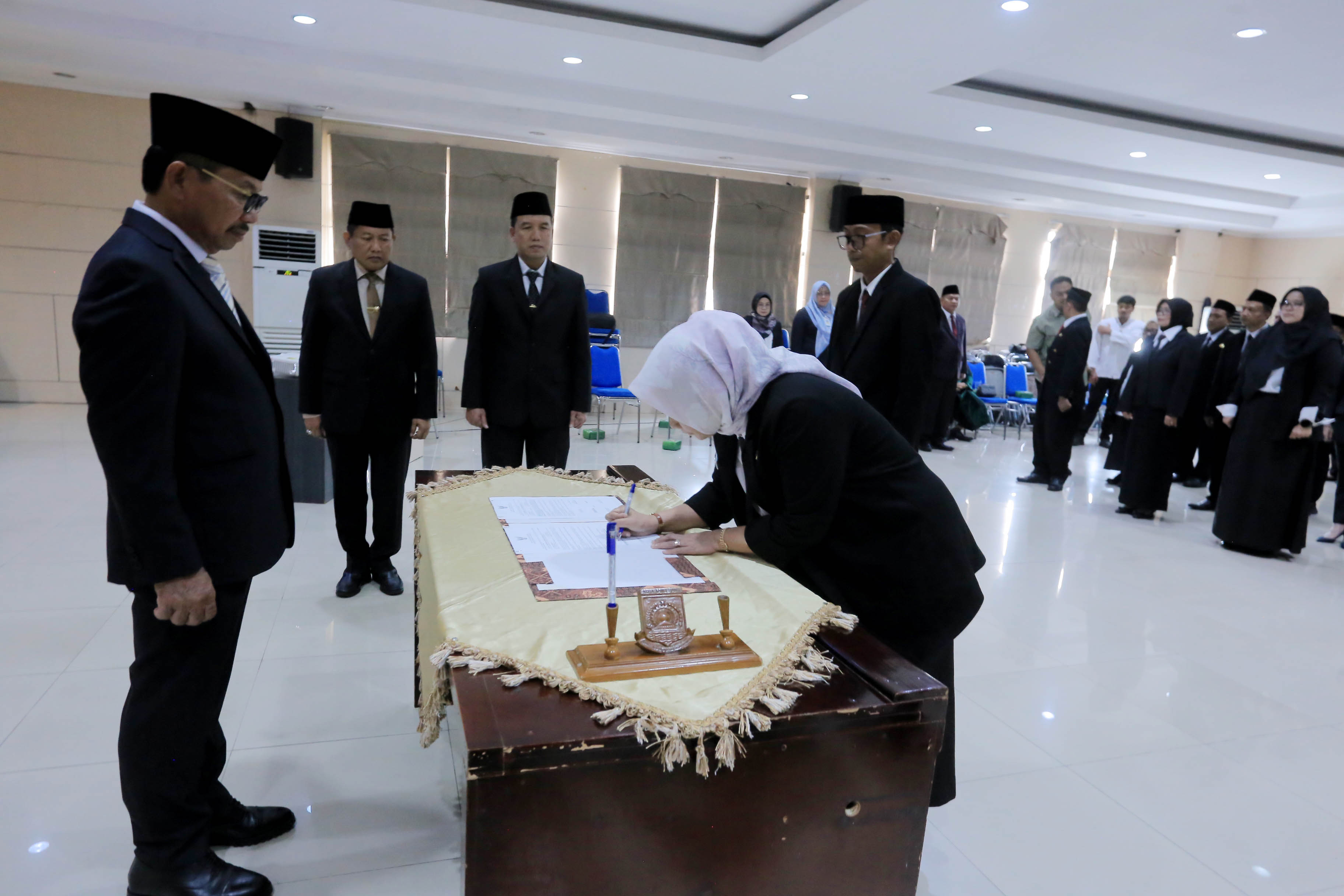 IMG-lantik-66-pejabat-wali-kota-tangerang-tegaskan-jangan-bekerja-setengah-setengah-apalagi-setengah-hati