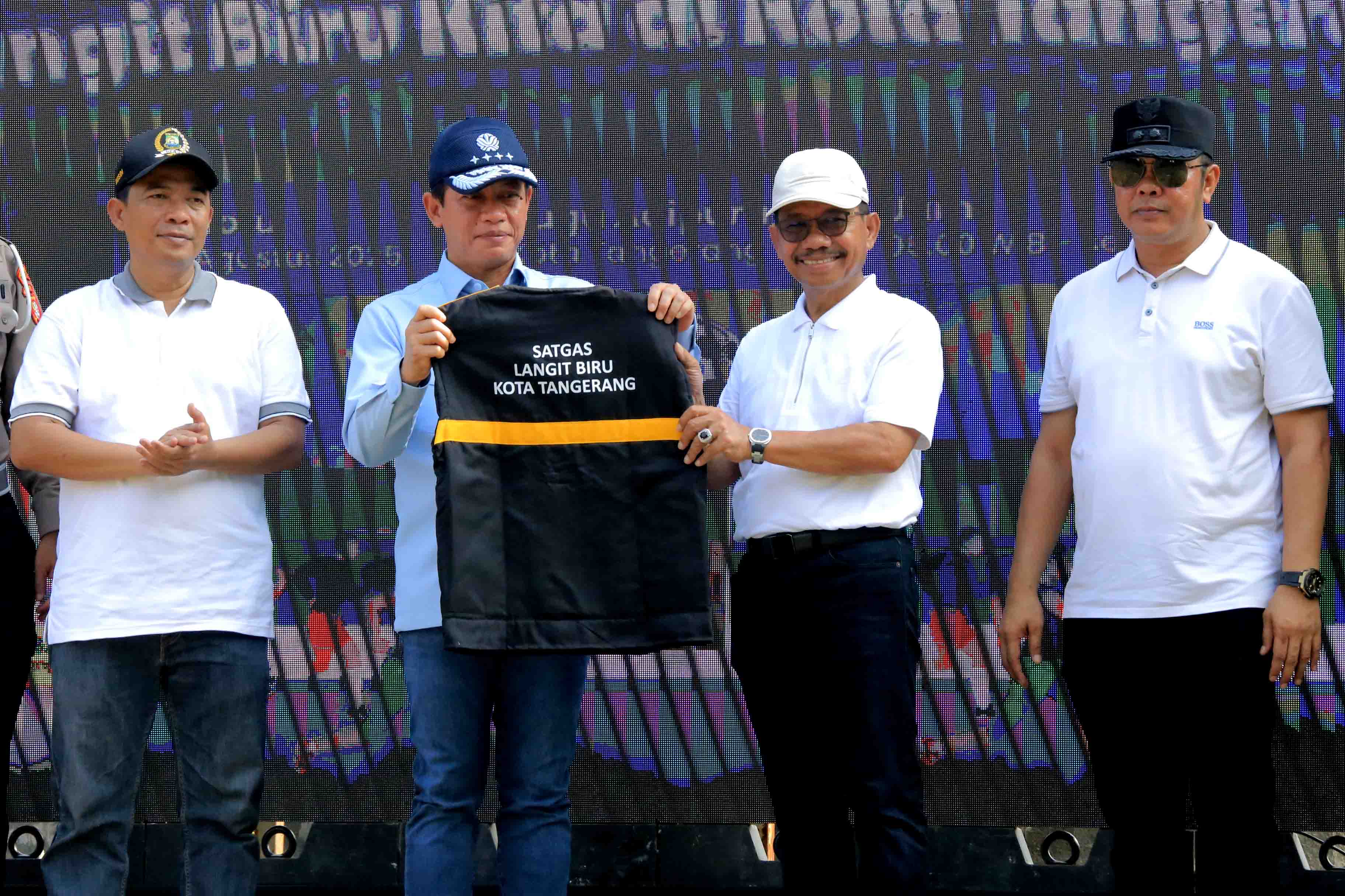 perdana-se-jabodetabek-menteri-lh-siap-dukung-penuh-satgas-langit-biru-kota-tangerang