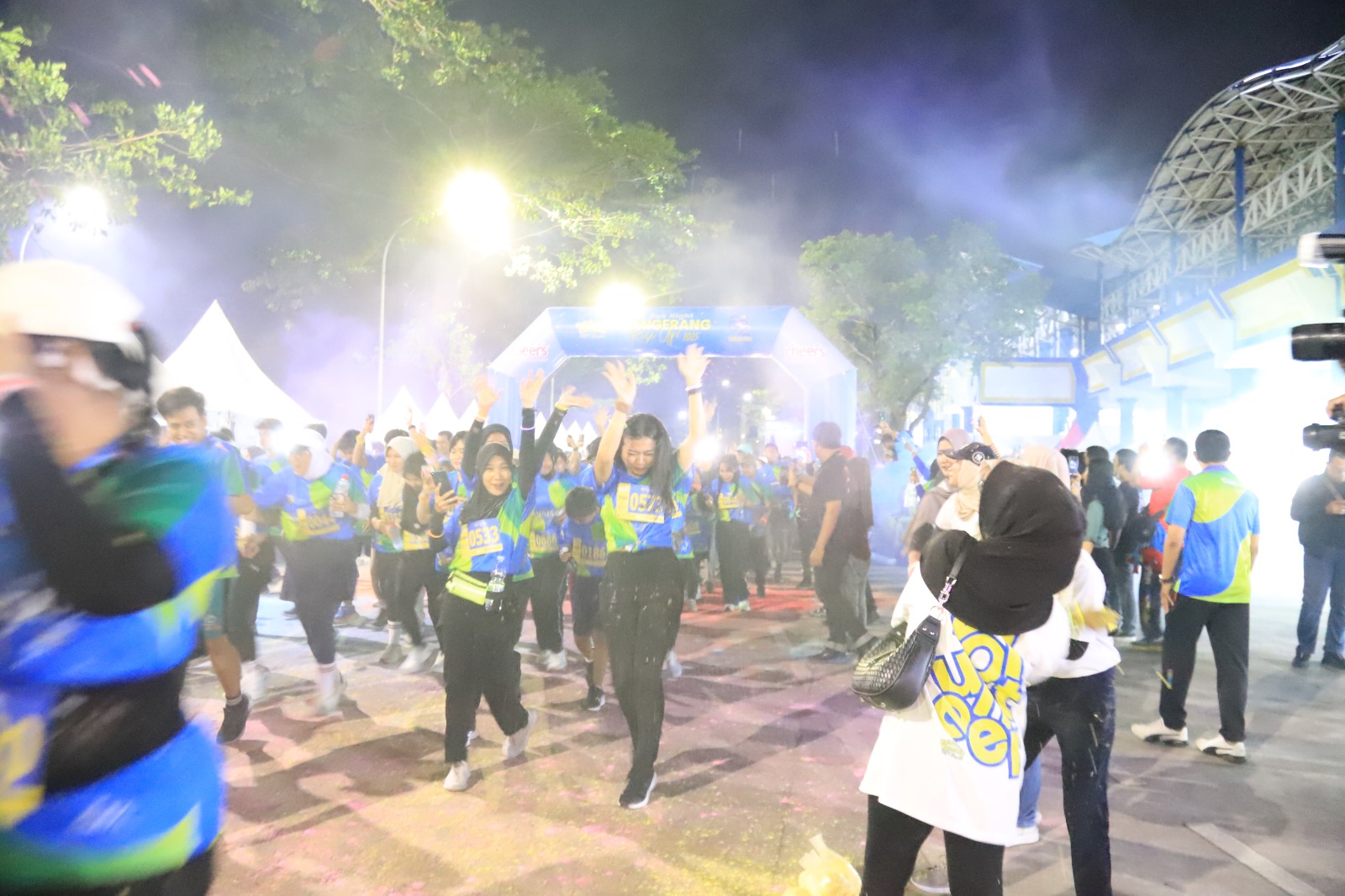 color-run-night-tangerang-diikuti-seribu-pelari-penuh-warna
