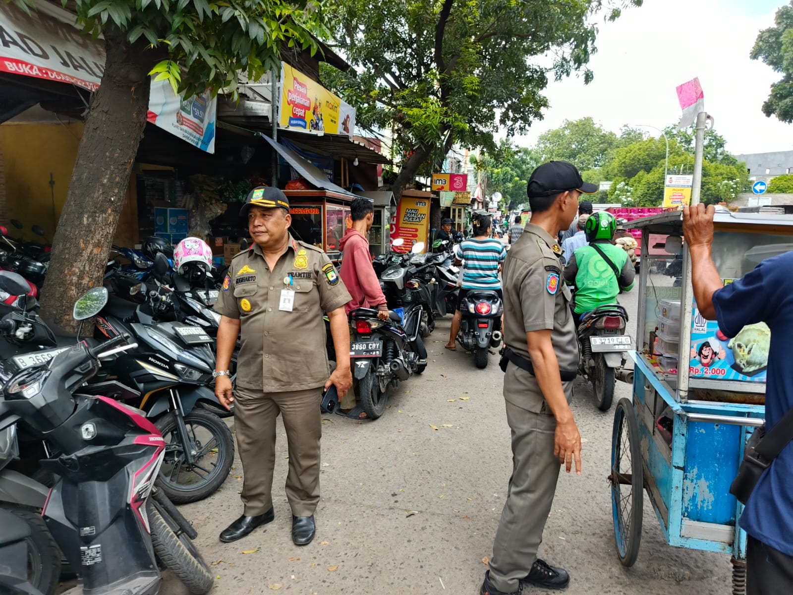 IMG-trantib-kecamatan-batuceper-kota-tangerang-tertibkan-parkir-liar-di-kawasan-stasiun-poris
