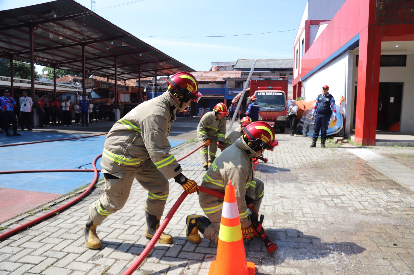 fire-fighter-skill-challenge-ajang-uji-ketangguhan-dan-kekompakan-anggota-bpbd-kota-tangerang