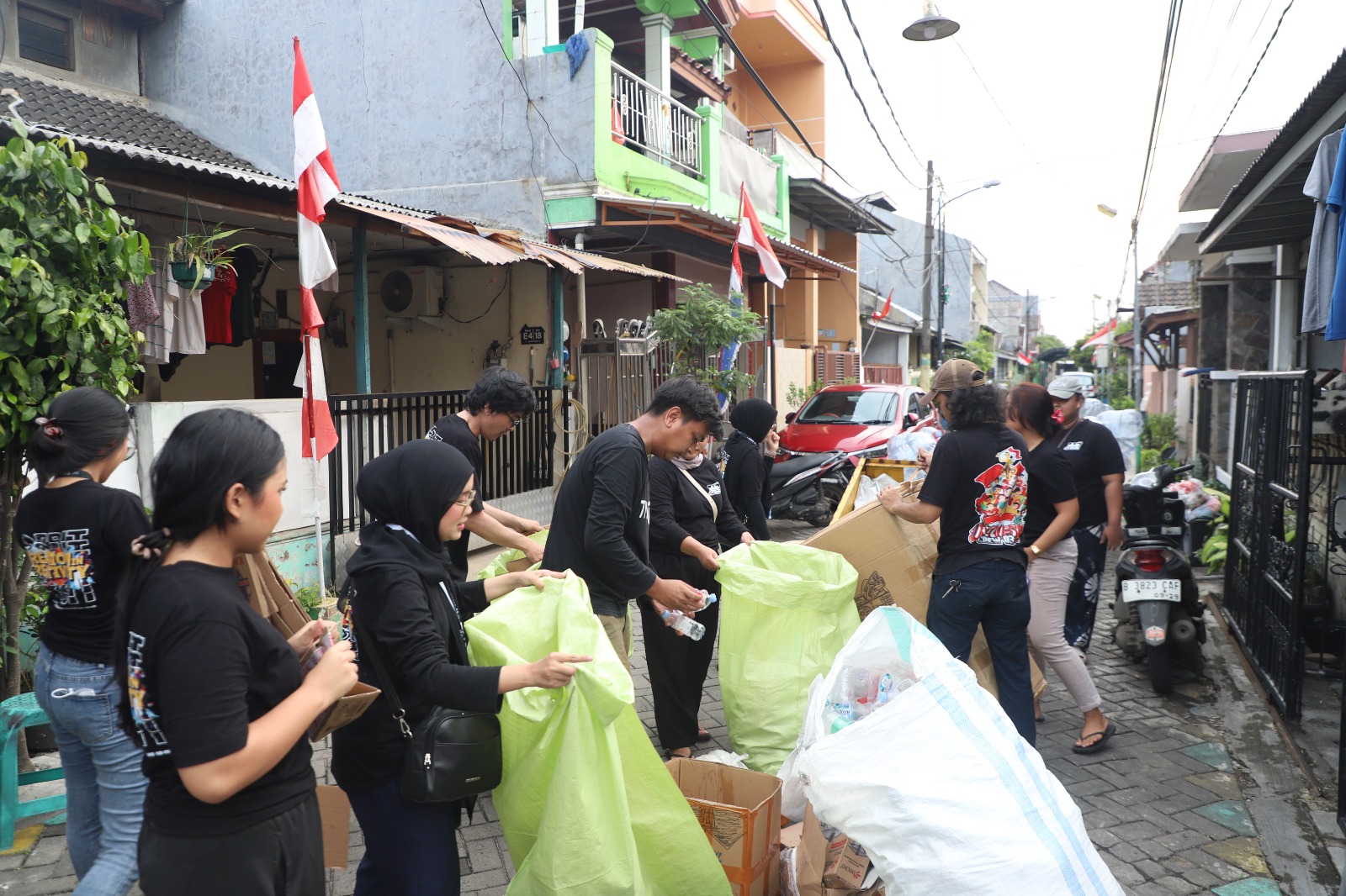 aksi-pegawai-pemkot-tangerang-manfaatkan-sampah-jadi-berkah-bersama-orbit-85-pabuaran-tumpeng