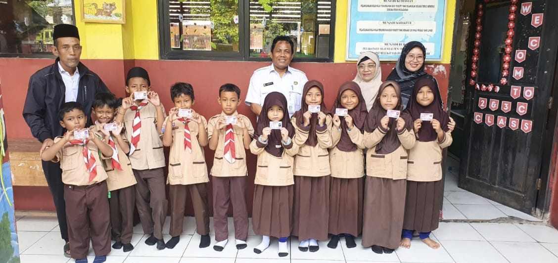 dekatkan-layanan-administrasi-kecamatan-jatiuwung-kota-tangerang-berikan-pelayanan-kia-di-sekolah